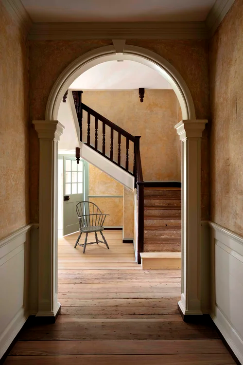 historic-house-renovation-hallway-arch-staircase-queenstown-md-kimmel-architects.png
