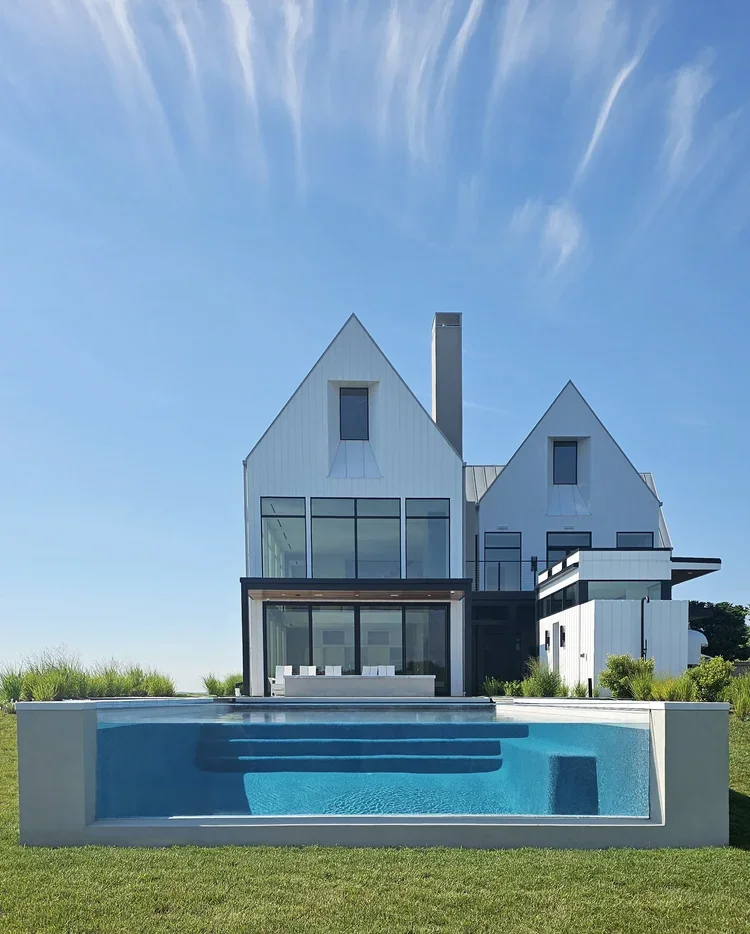 waterfront-minimalist-home-modern-infinity-pool-kimmel-architects.webp