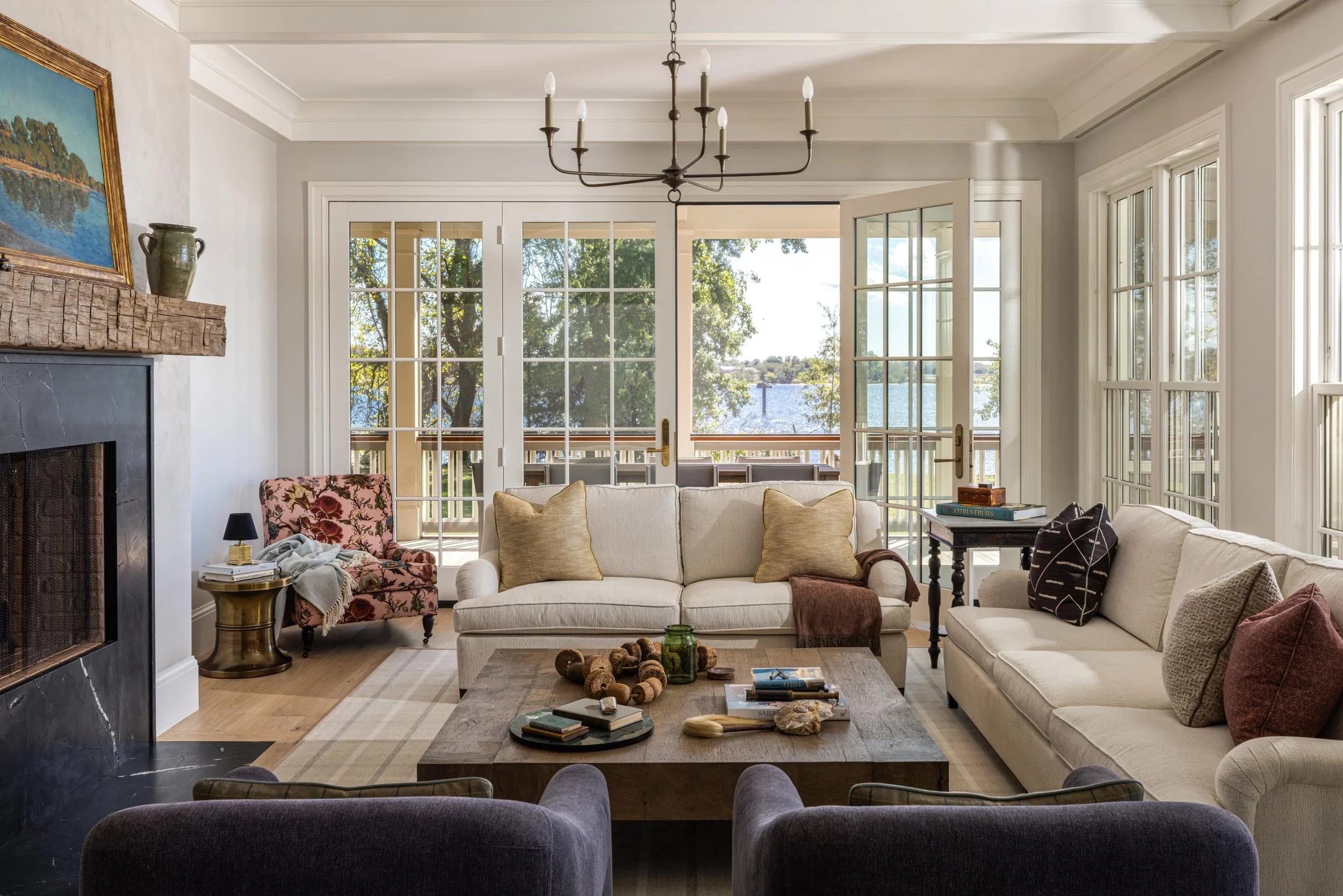 traditional-waterfront-estate-living-room-fireplace-interior-annapolis-md-kimmel-architects.webp