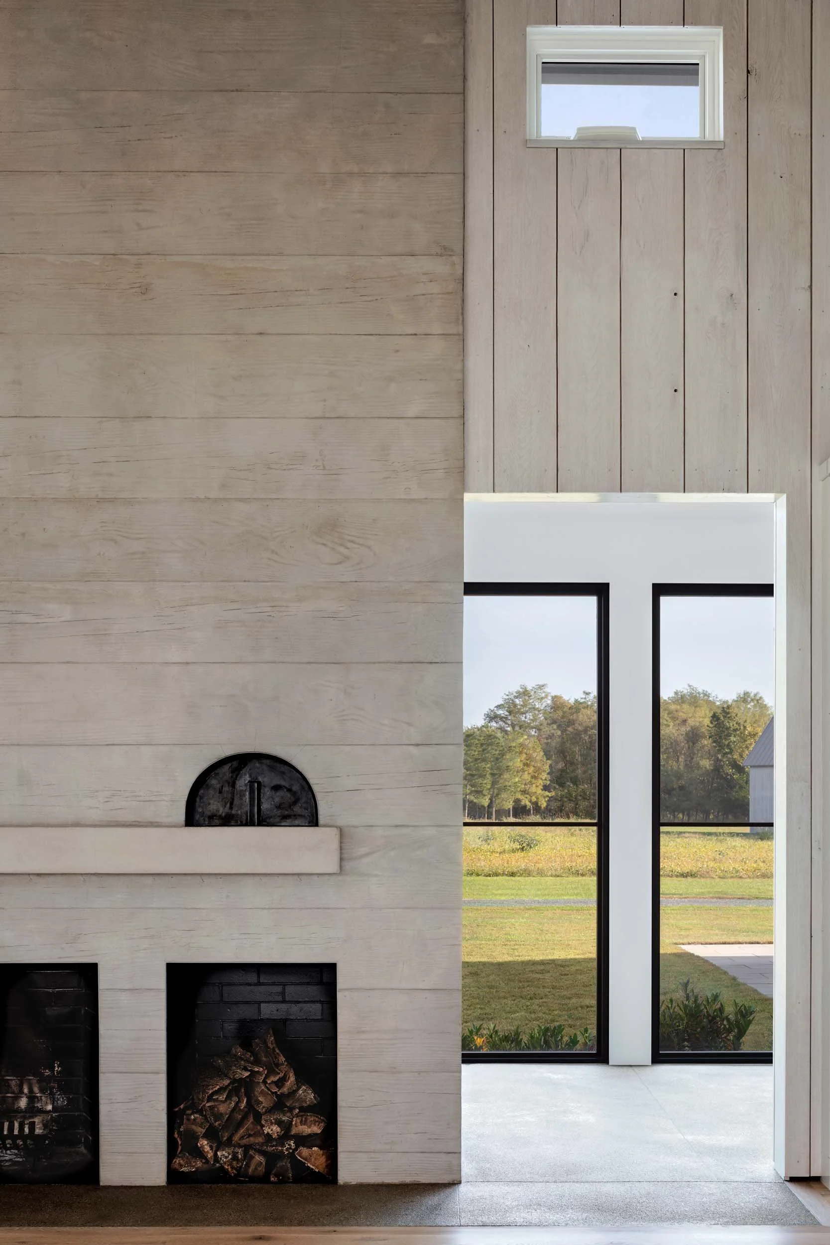 tidewater-farmhouse-chesapeake-concrete-fireplace-queenstown-md-kimmel-architects.jpg