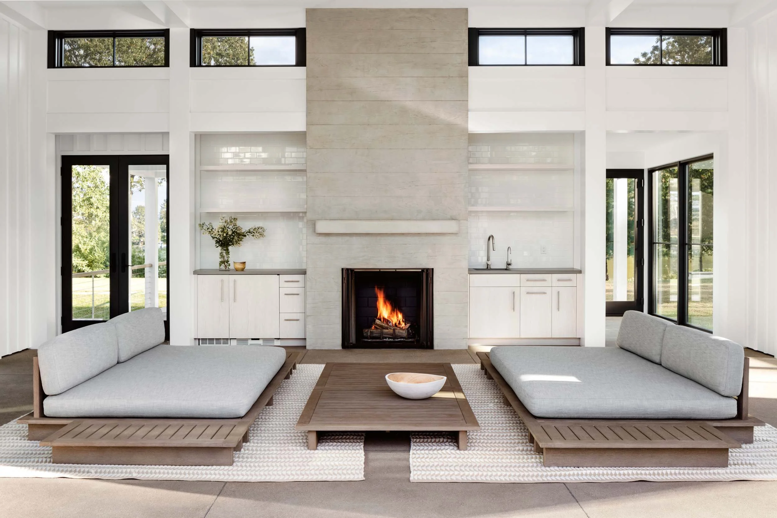 tidewater-farmhouse-chesapeake-modern-living-room-queenstown-md-kimmel-architects.jpg