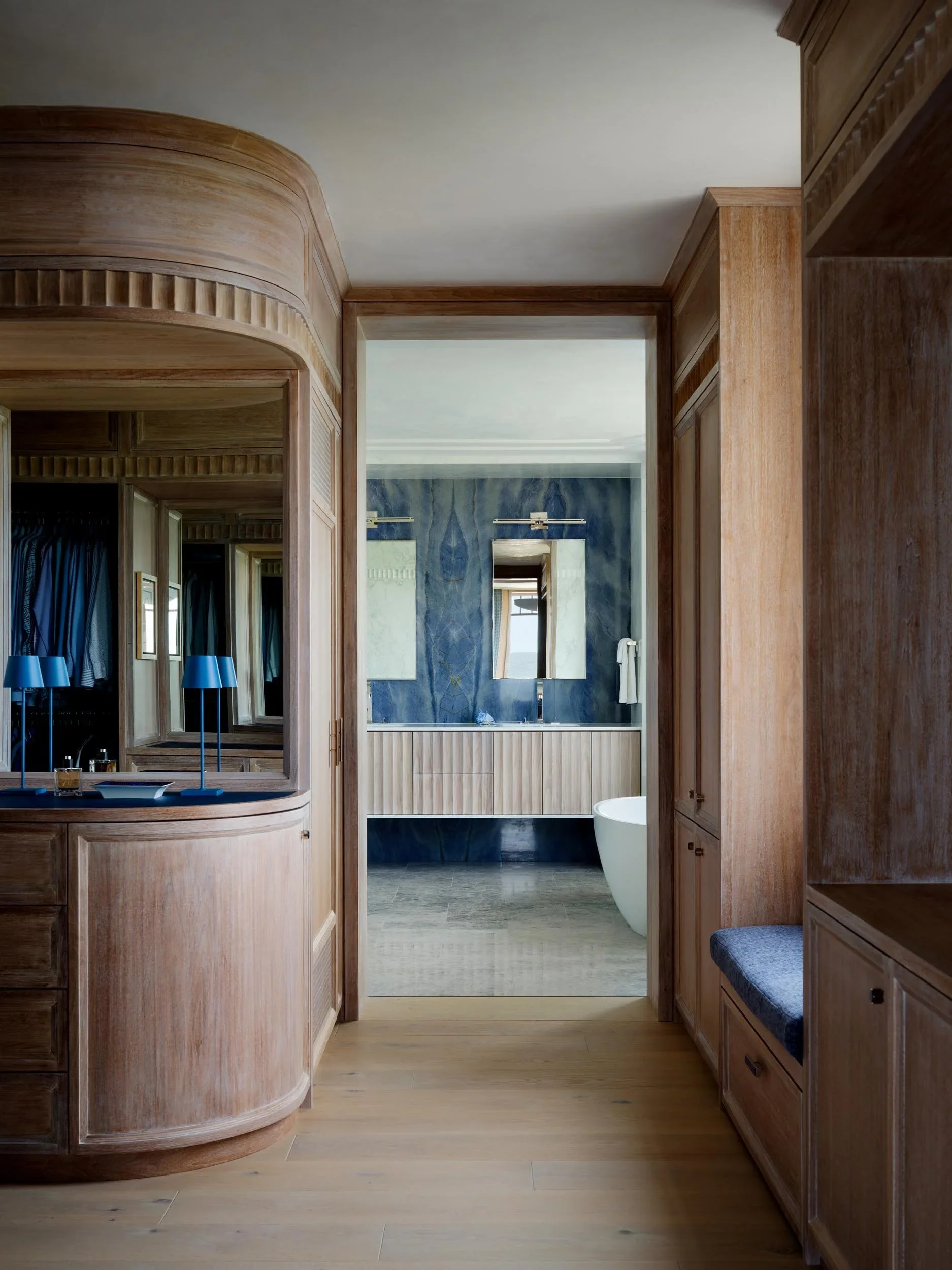 shingle-beach-house-coastal-master-suite-dressing-room-rehoboth-de-kimmel-architects.webp