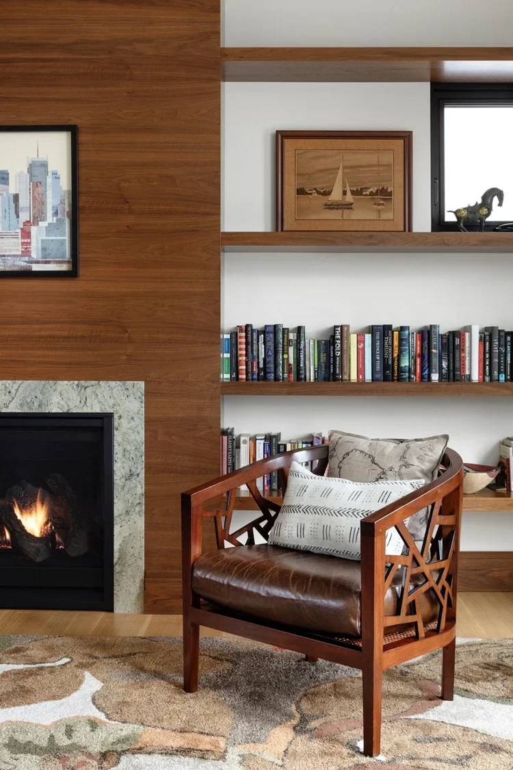 tidewater-modern-house-custom-wood-bookcase-fireplace-living-room-annapolis-md-kimmel-architects.webp