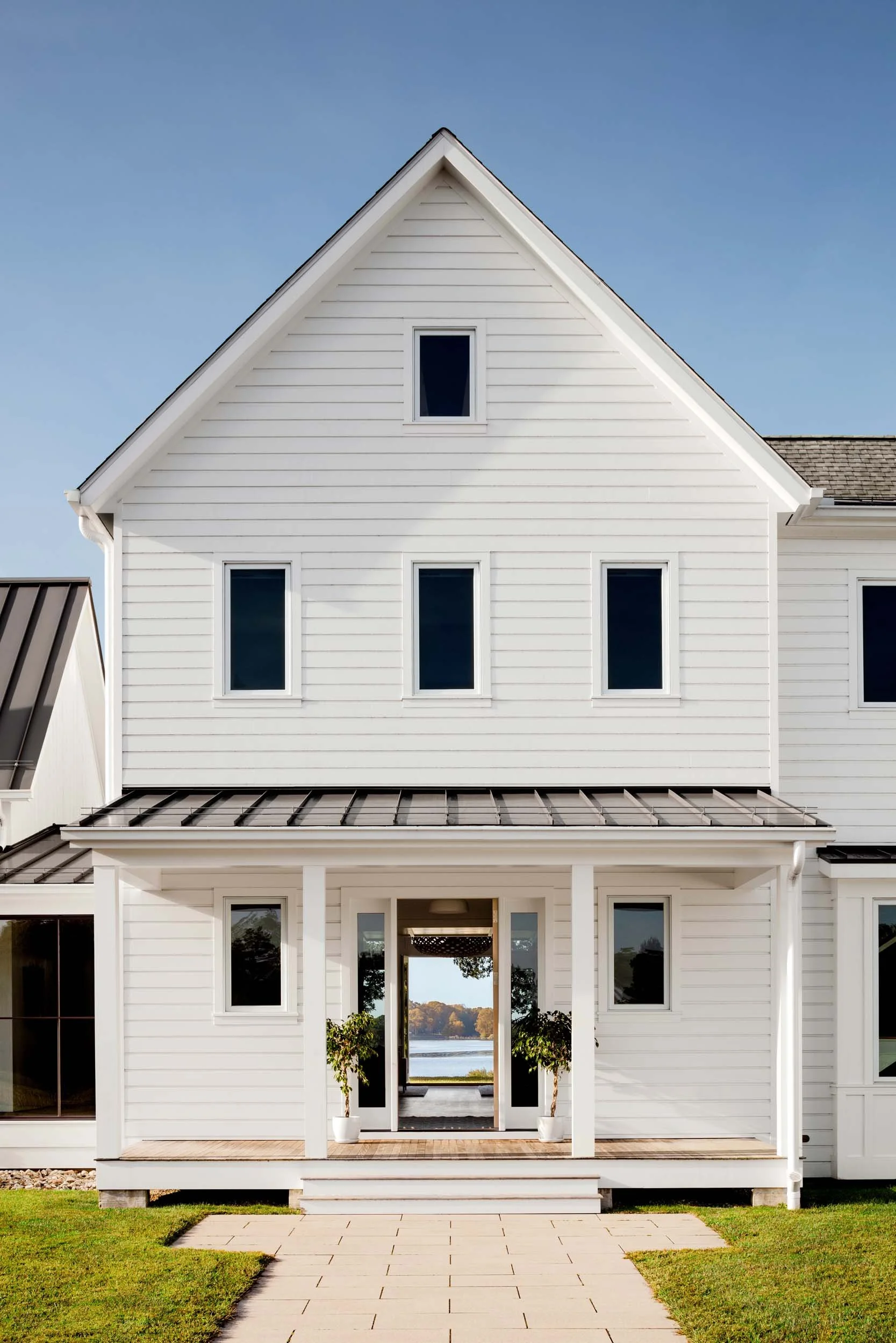 tidewater-farmhouse-chesapeake-front-porch-entrance-queenstown-md-kimmel-architects.jpg