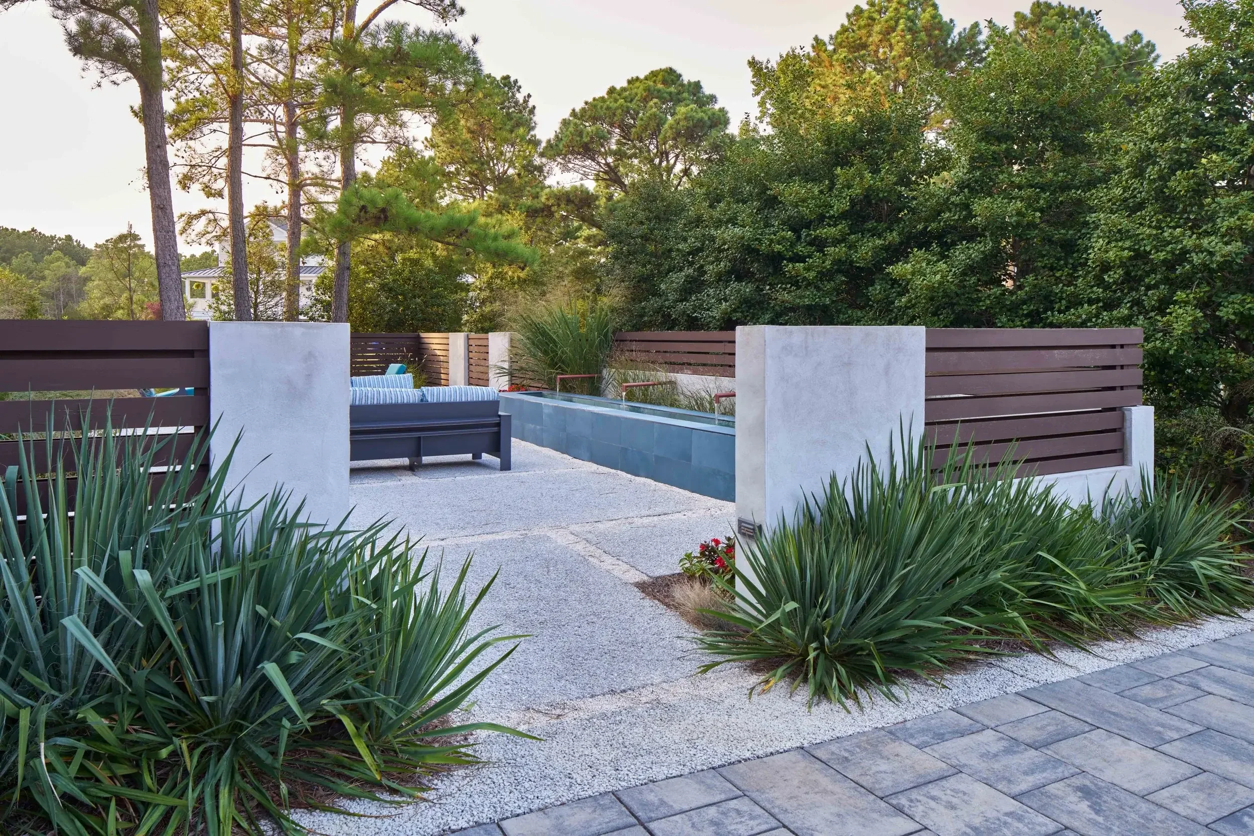 beach-garden-rehoboth-de-gravel-walkway-design-kimmel-architects.webp