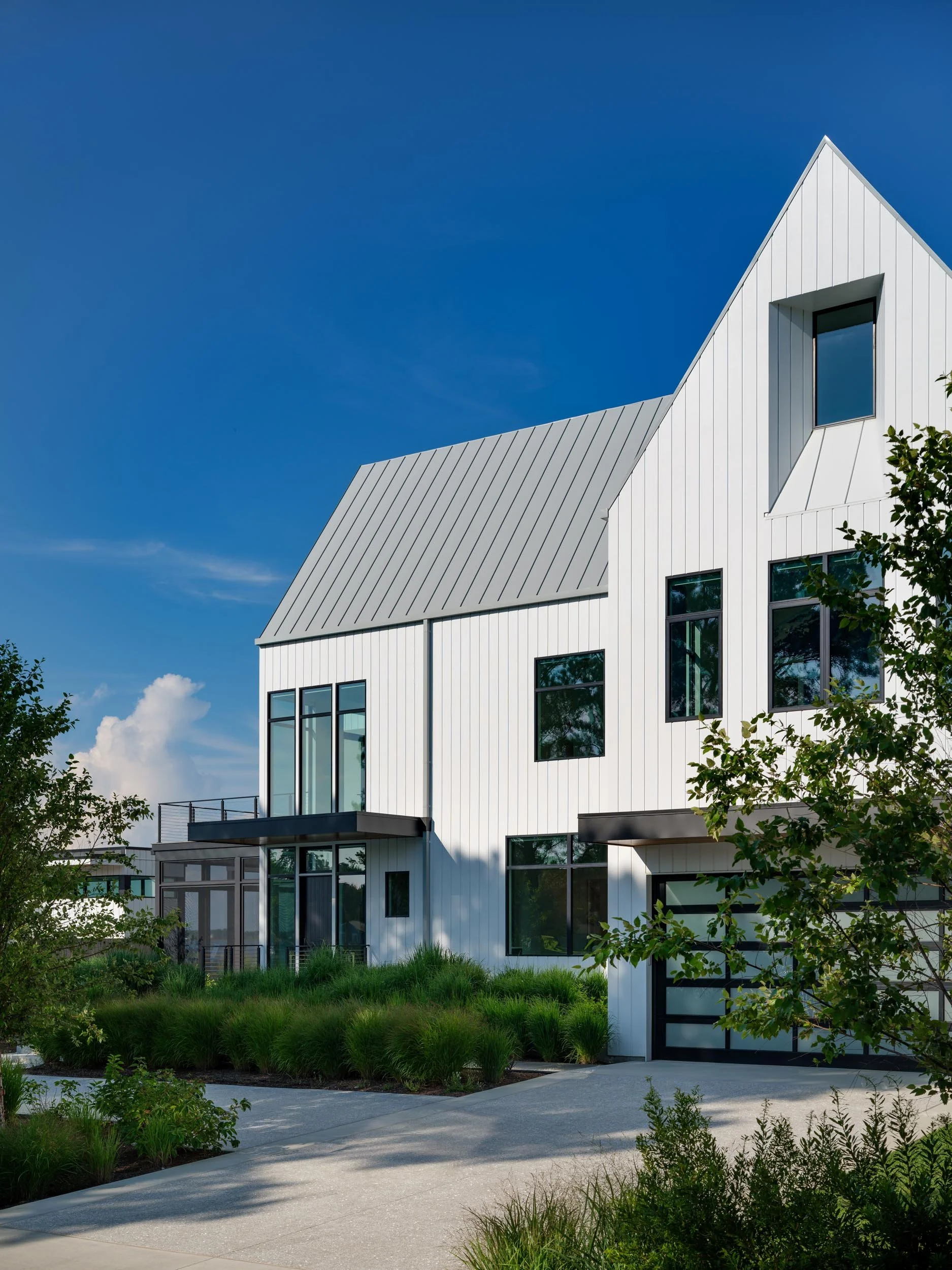 waterfront-minimalist-home-driveway-garden-design-maryland-kimmel-architects.jpg