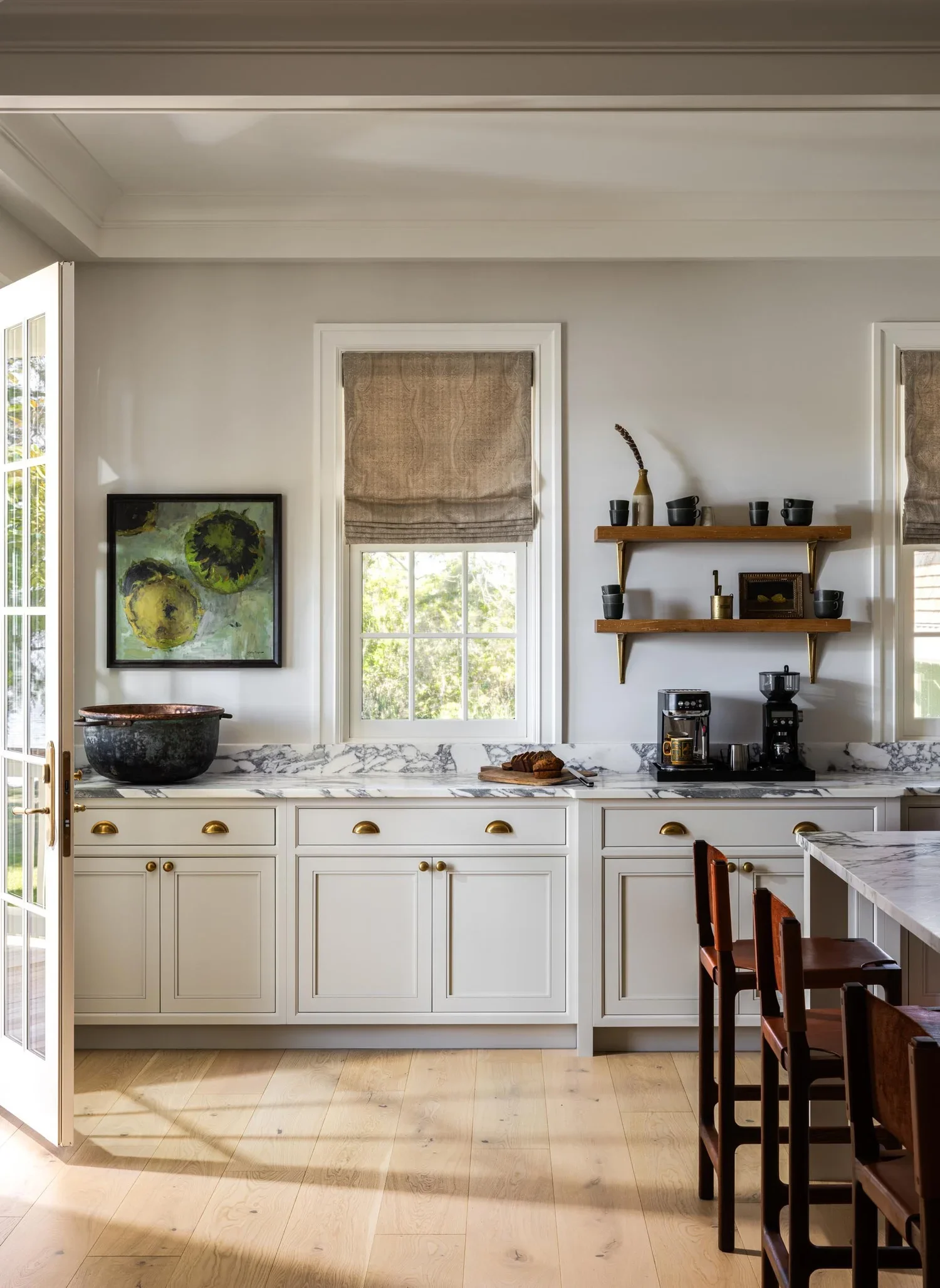 traditional-waterfront-estate-kitchen-coffee-station-marble-annapolis-md-kimmel-architects.webp
