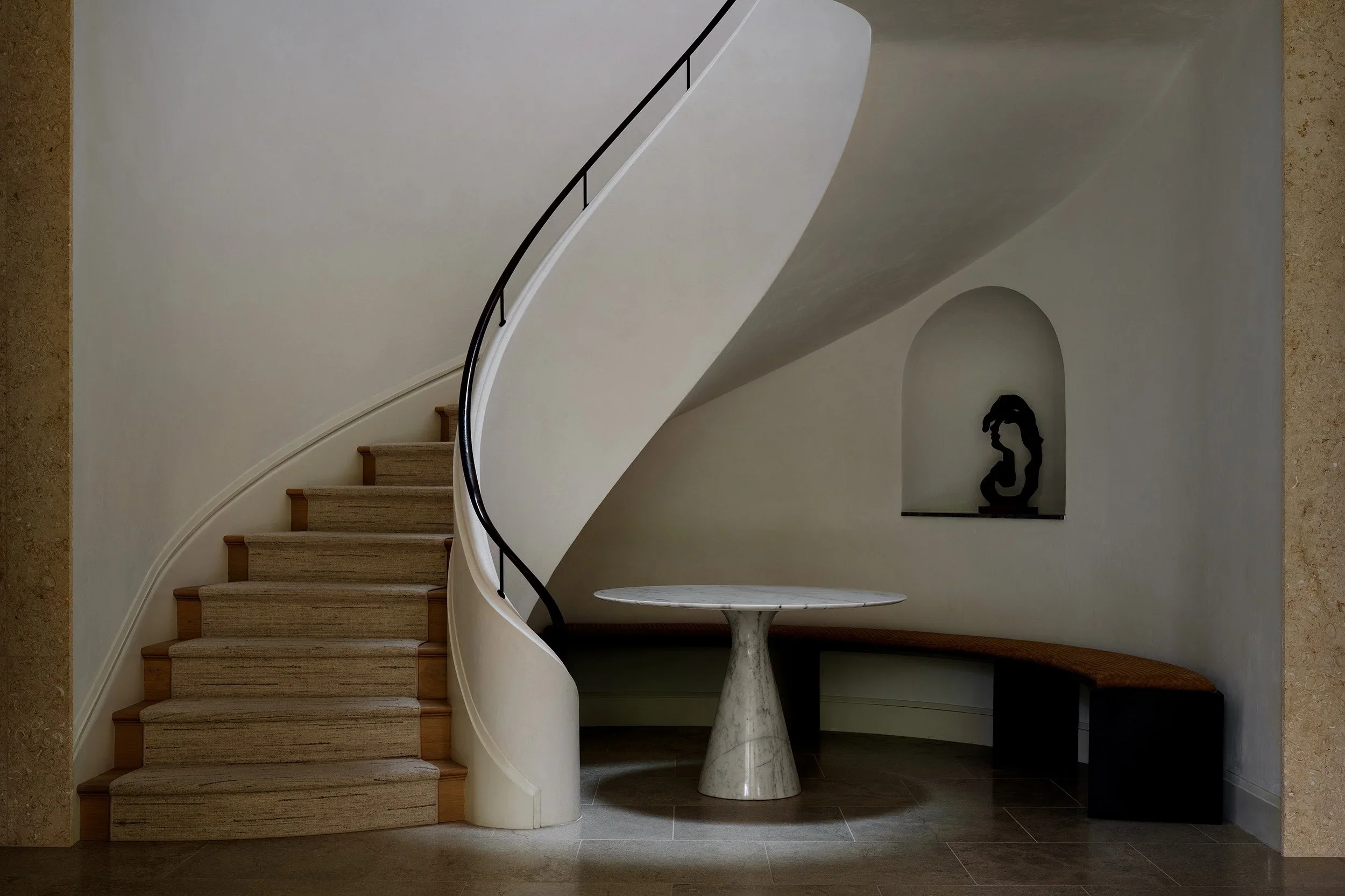 shingle-beach-house-coastal-sculptural-spiral-staircase-rehoboth-de-kimmel-architects.webp