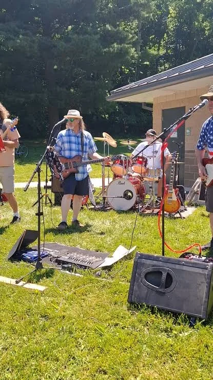 4 x 4 Band