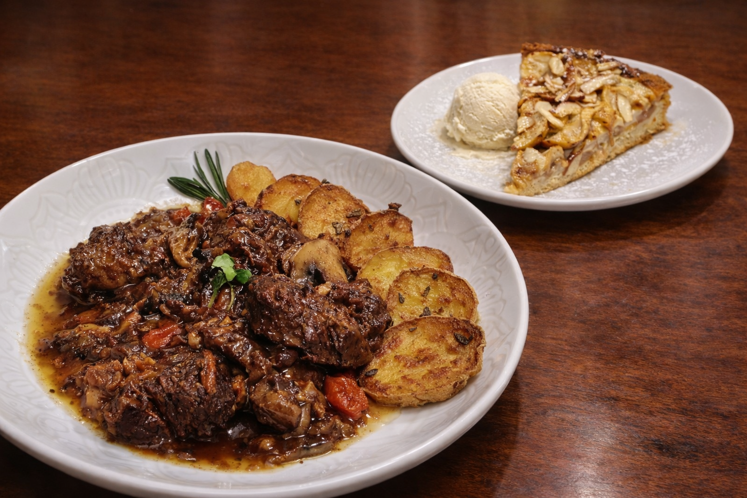 Beef Bourguignon served with mashed potatoes &amp; French Apple pie a la mode