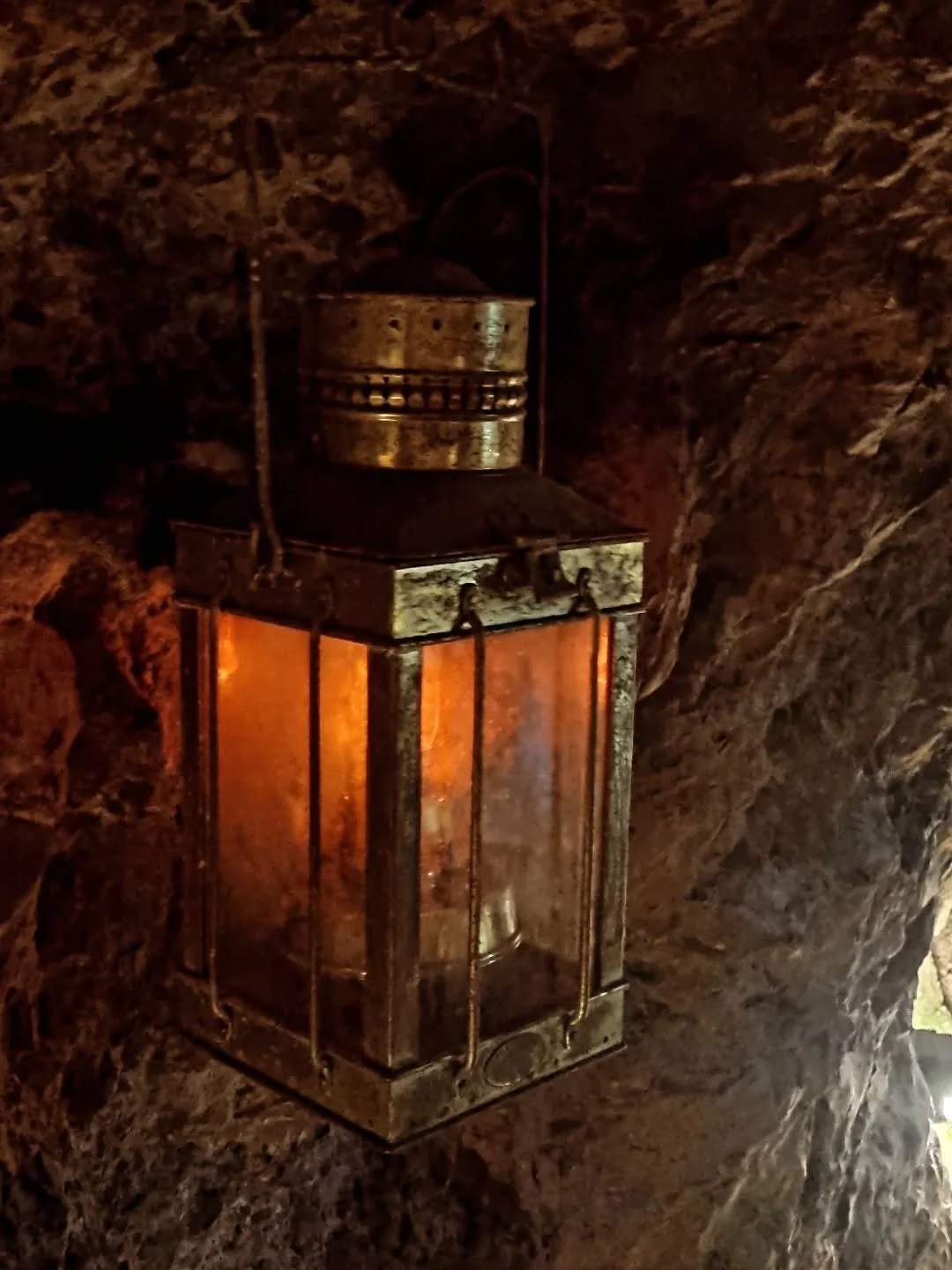 Chandra Diaries🌙 🌚 

✨️ FULL MOON - PISCES ✨️ 

★ Element - Water 

★ Duality - Yin

★ Ruling Planet - Neptune

This Full Moon is in the sign of Pisces. It is also the start of Eclipse season. We are in Eclipse season until the next Virgo New Moon 