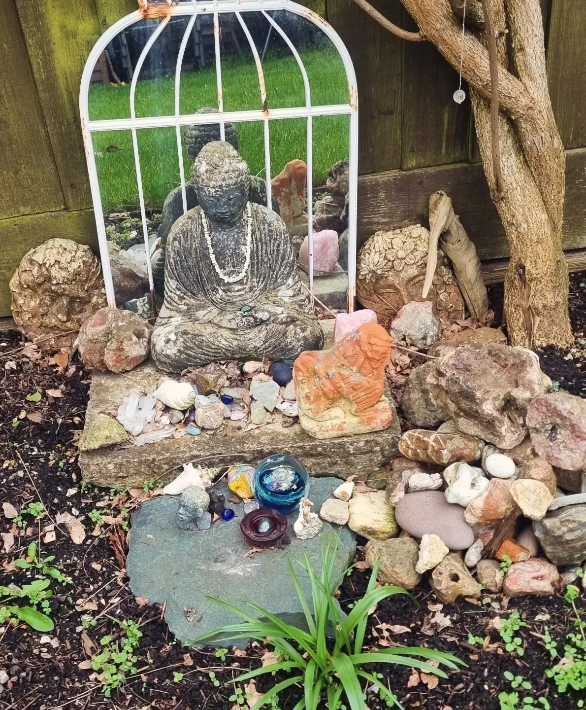 A beautiful day begins with a beautiful mindset ✨️ 

After teaching an early morning Spring Yoga class, I wandered to the shala's gardens and found this lovely Buddha offering 🫶

Hare Krishna 🧡