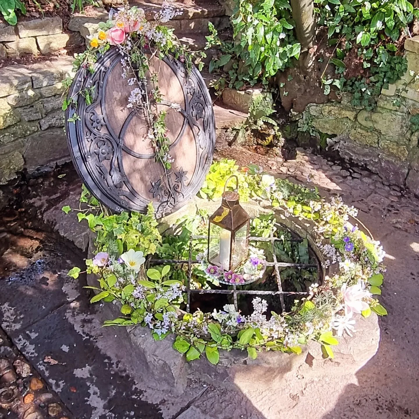 Happy Spring Equinox 💛

Blessings to all who honour the Earth, the Seasons and Peace all around us 🙏