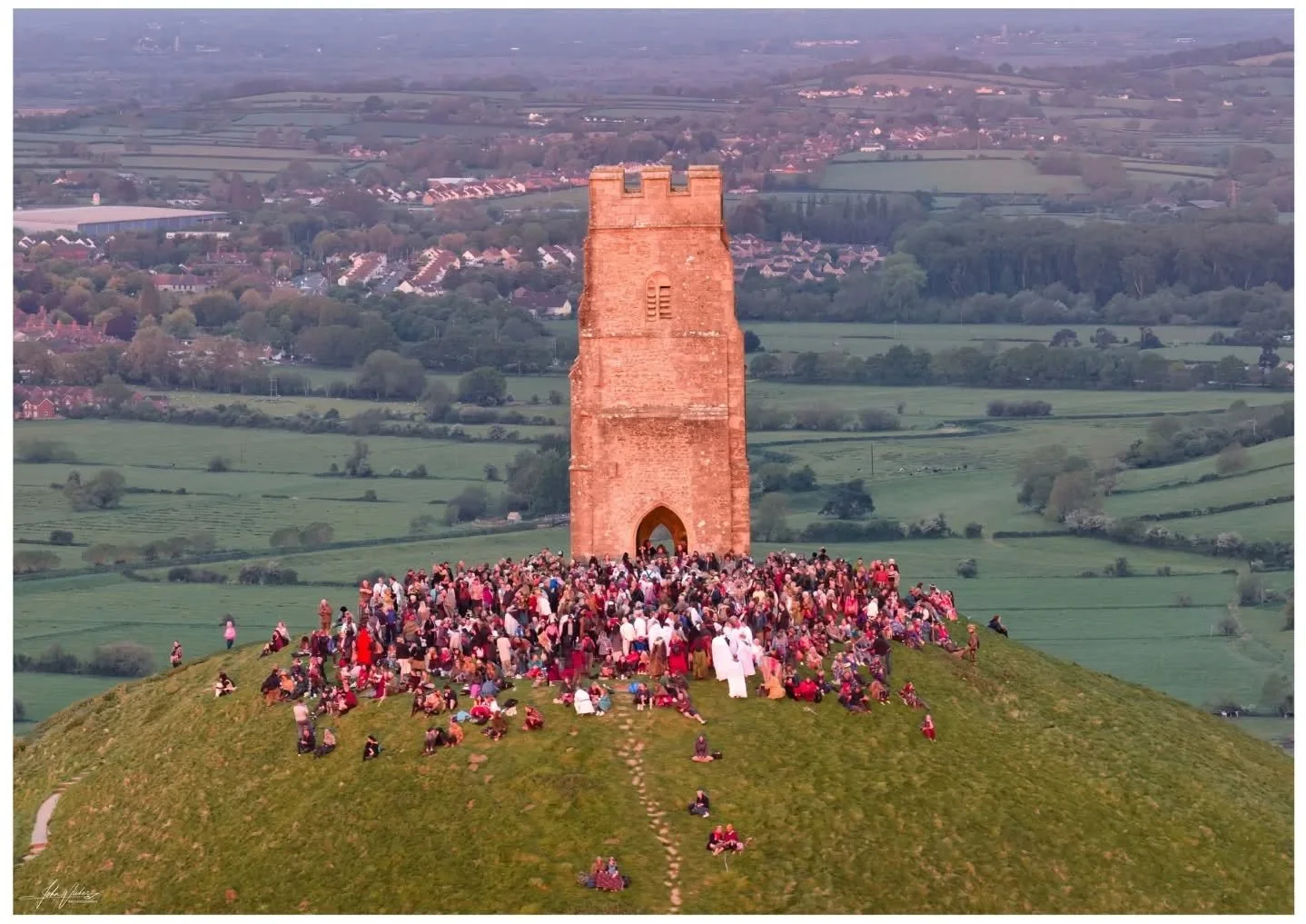 Beltane Celebrations in Glastonbury 🙏

Being in the Heart Chakra of the world is pretty special on most days, but these celebrations were next level, and certainly worth the 4am get up for sunrise at the top of the Tor 👣

Starting the day off with 