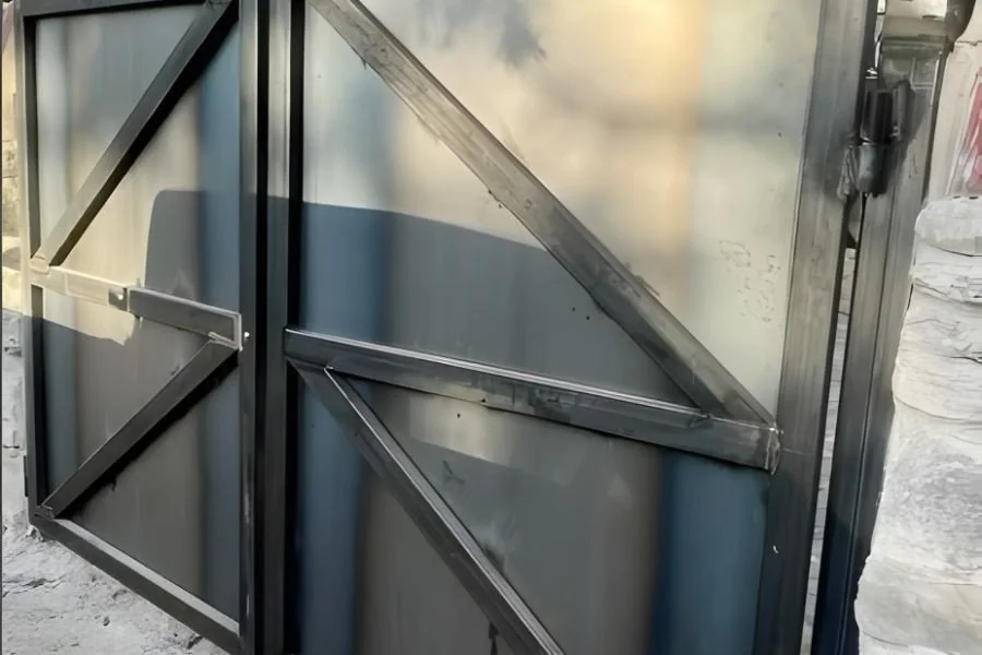 Reinforced steel gate frame with cross-bracing support