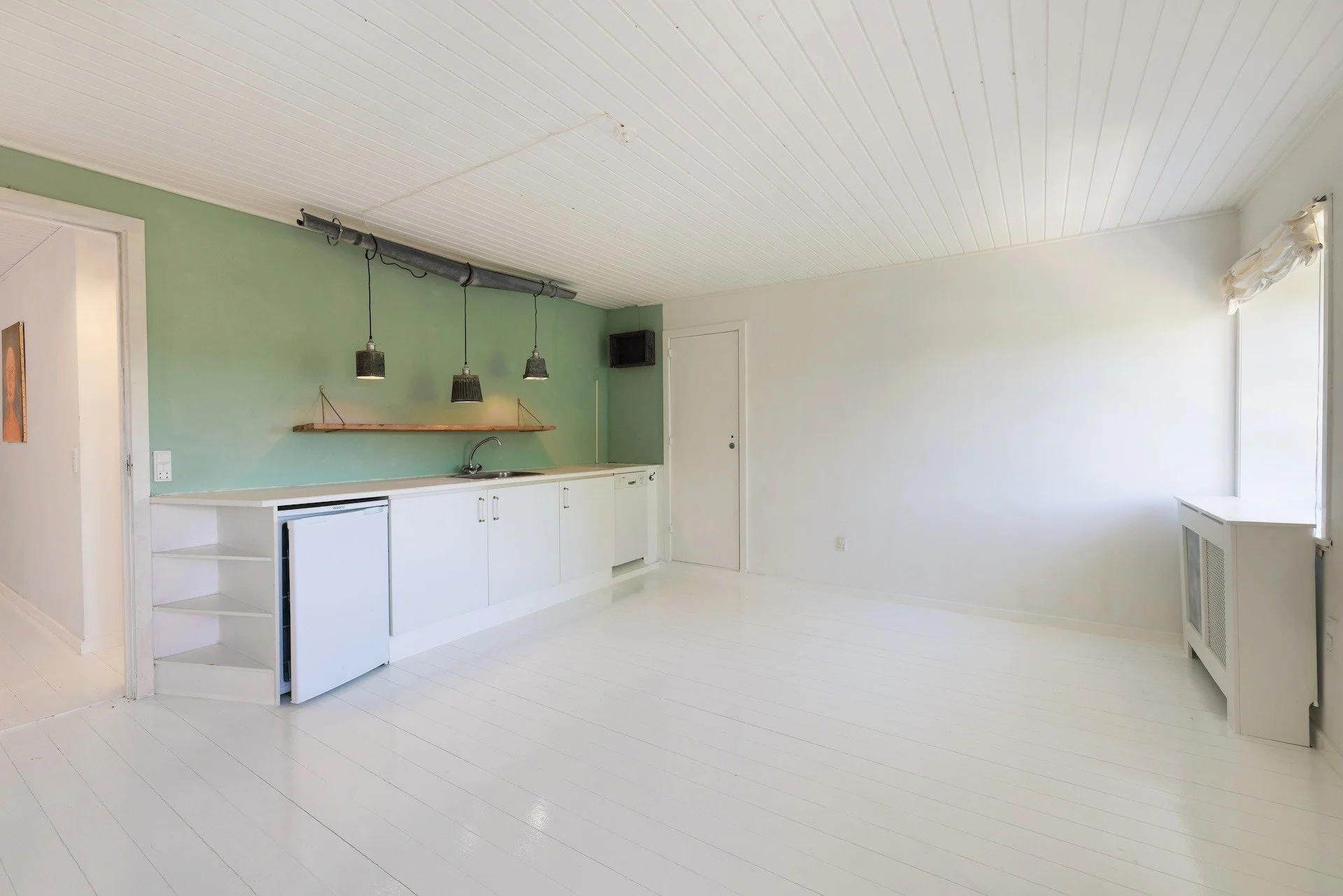 Leeres Studio als multifunktionaler Arbeitsraum im Working-Loft des Alten Pfarrhauses auf Ærø