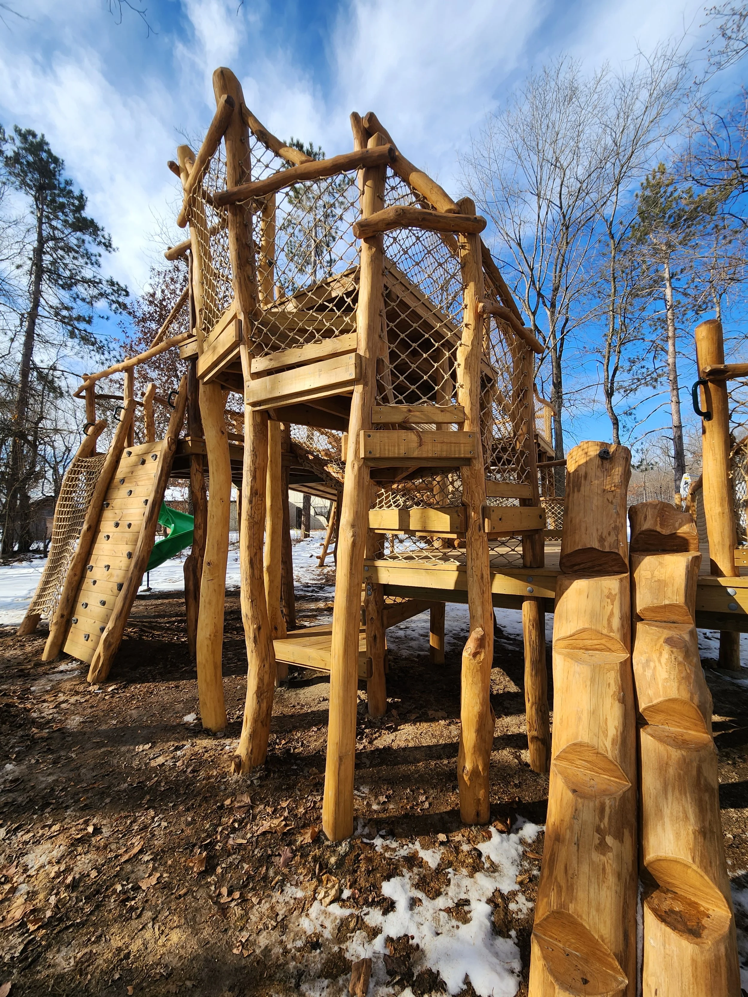 lafayette-in-custom-black-locust-playground-treehouse-log-stairs-001.jpg