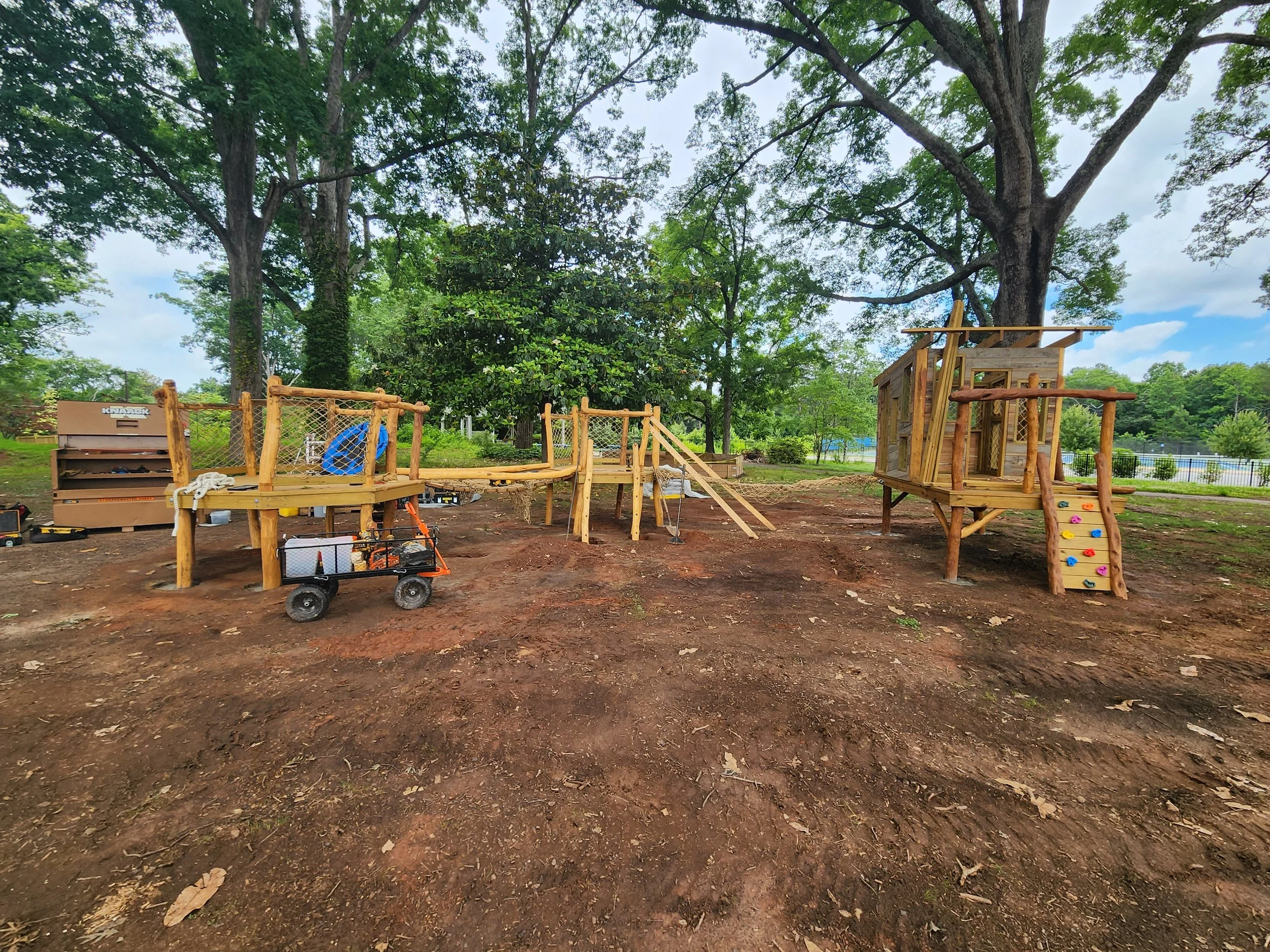 davidson-nc-custom-black-locust-playground-treehouse-overview-008.jpeg