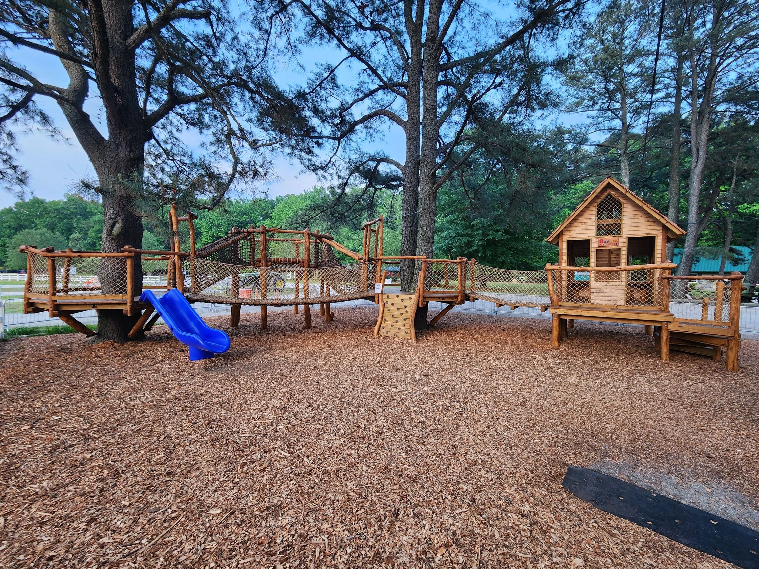 virginia-beach-va-custom-black-locust-playground-treehouse-overview-003.jpg