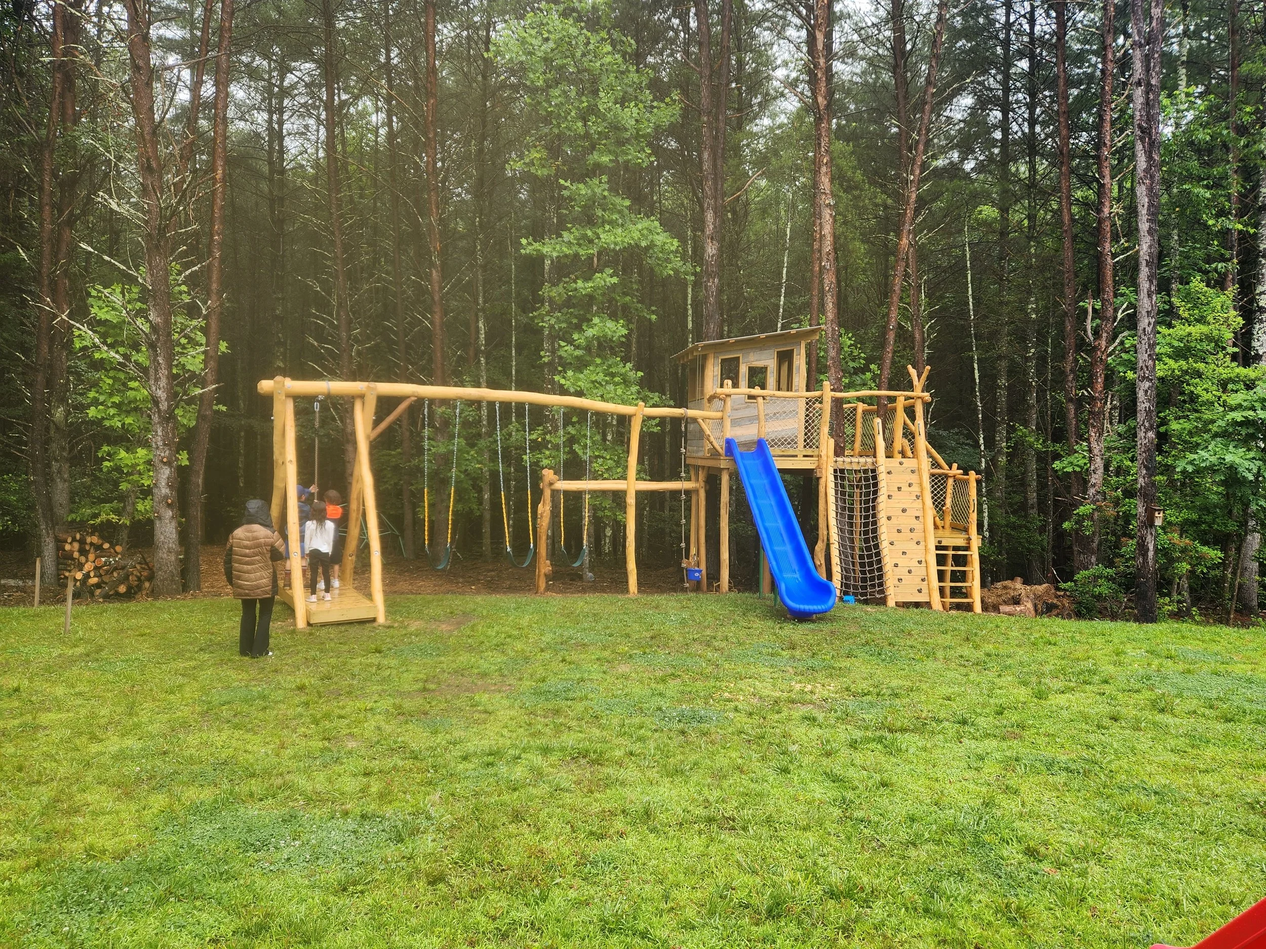 cottage-park-morganton-nc-custom-black-locust-playground-treehouse-overview-001.jpeg