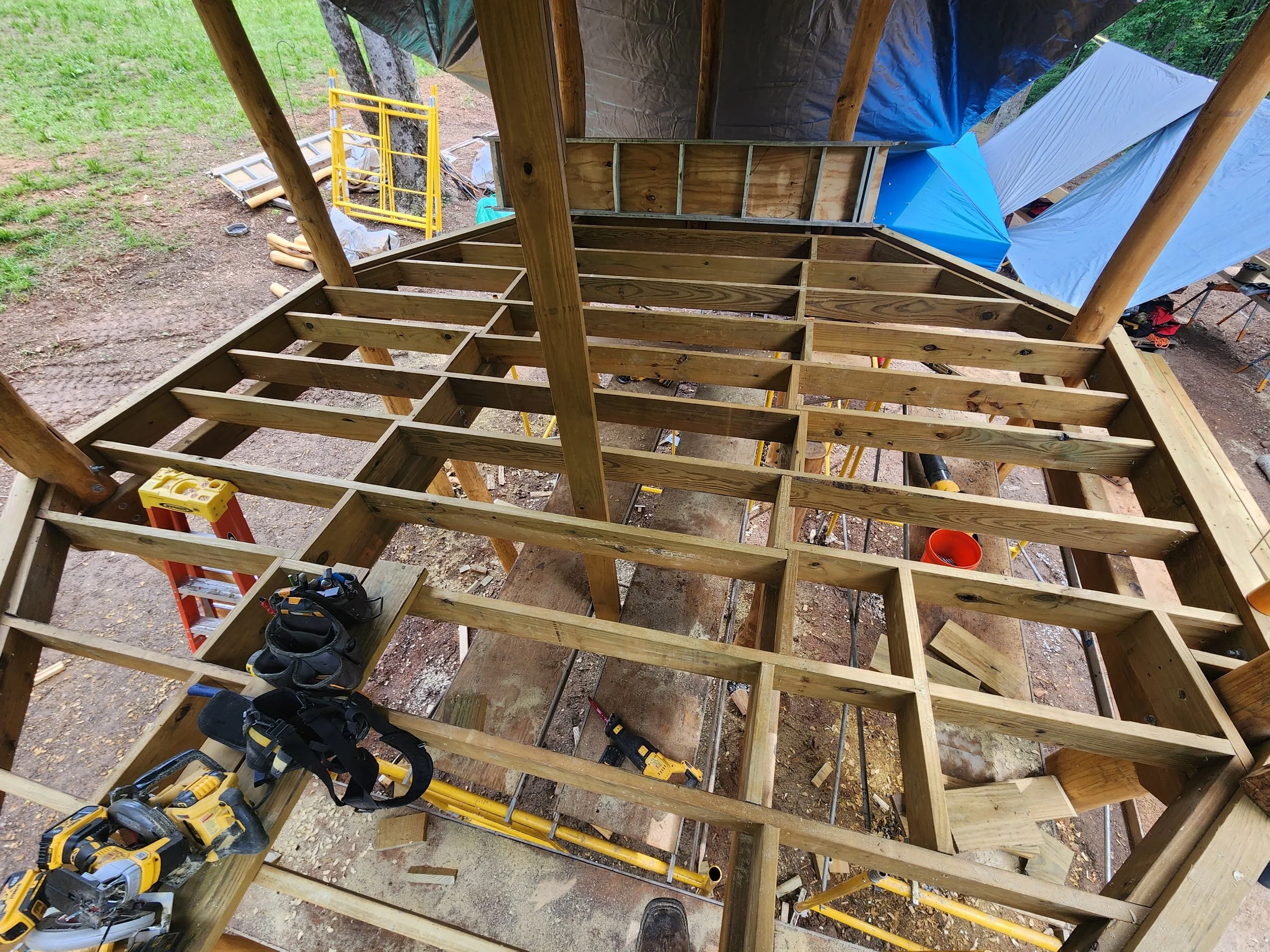 talking-rock-ga-custom-black-locust-playground-treehouse-deck-framing-008.jpeg