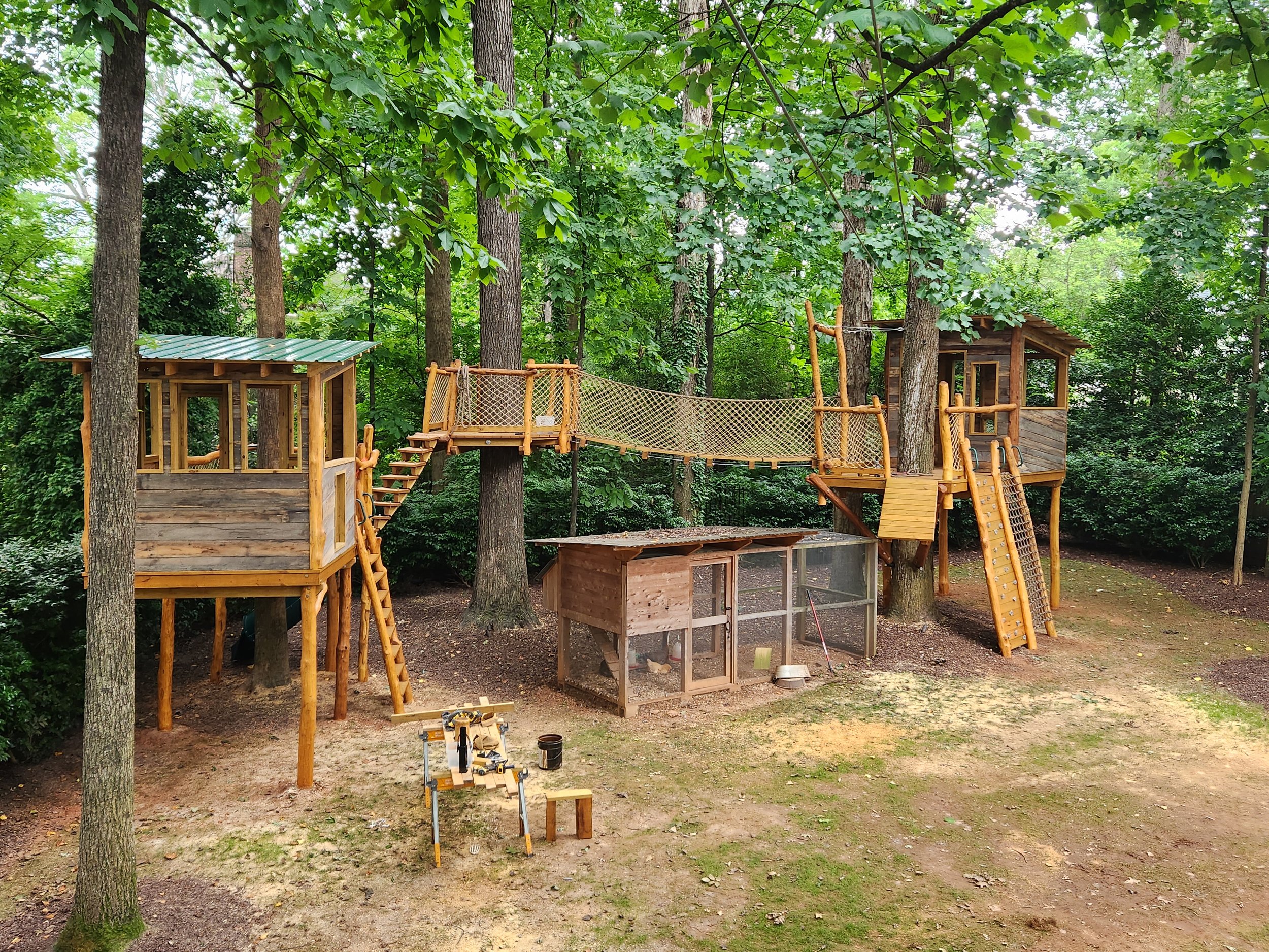 southpark-charlotte-nc-custom-black-locust-playground-treehouse-overview-001.jpeg