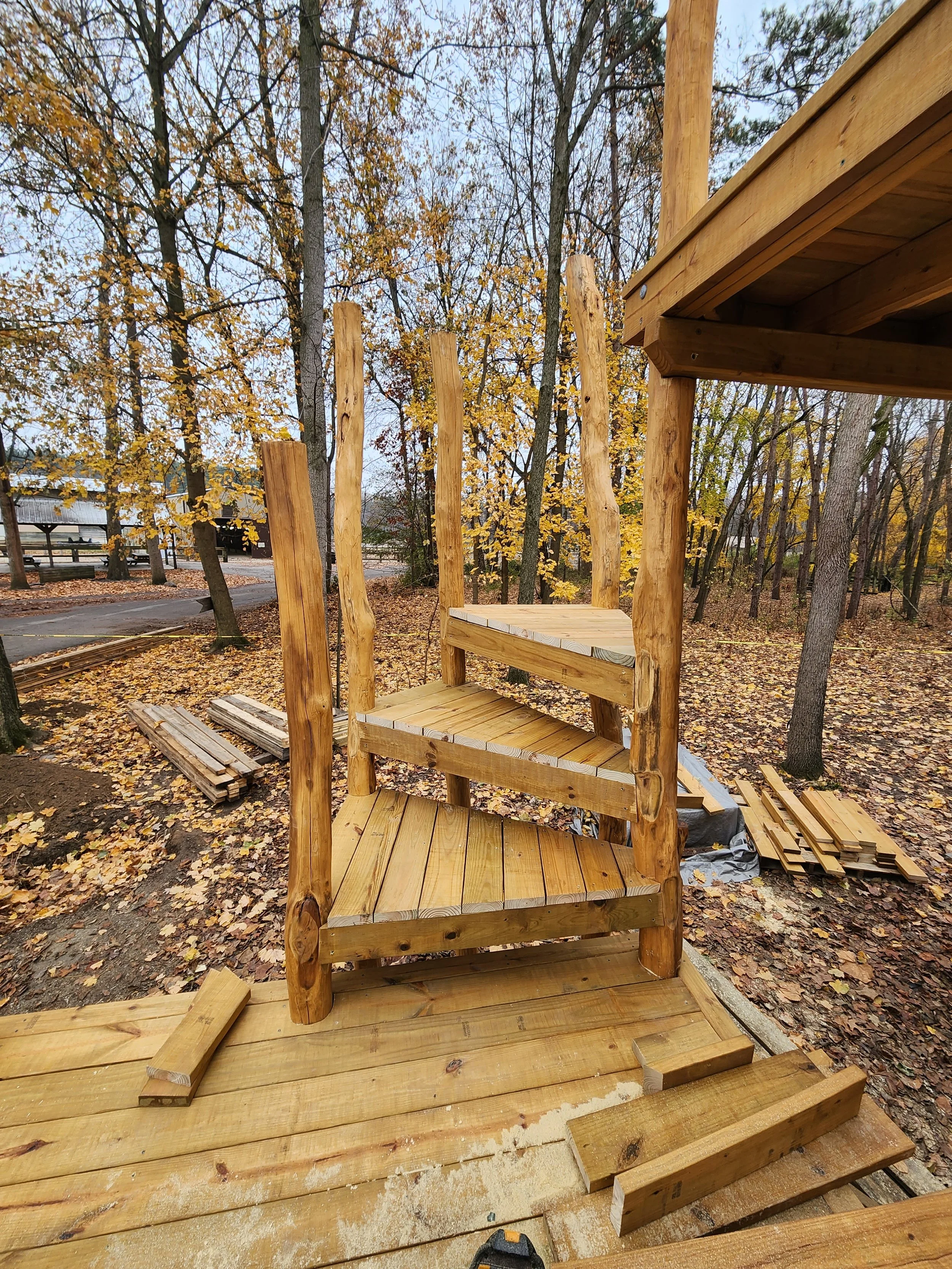 lafayette-in-custom-black-locust-playground-treehouse-landings-002.jpg