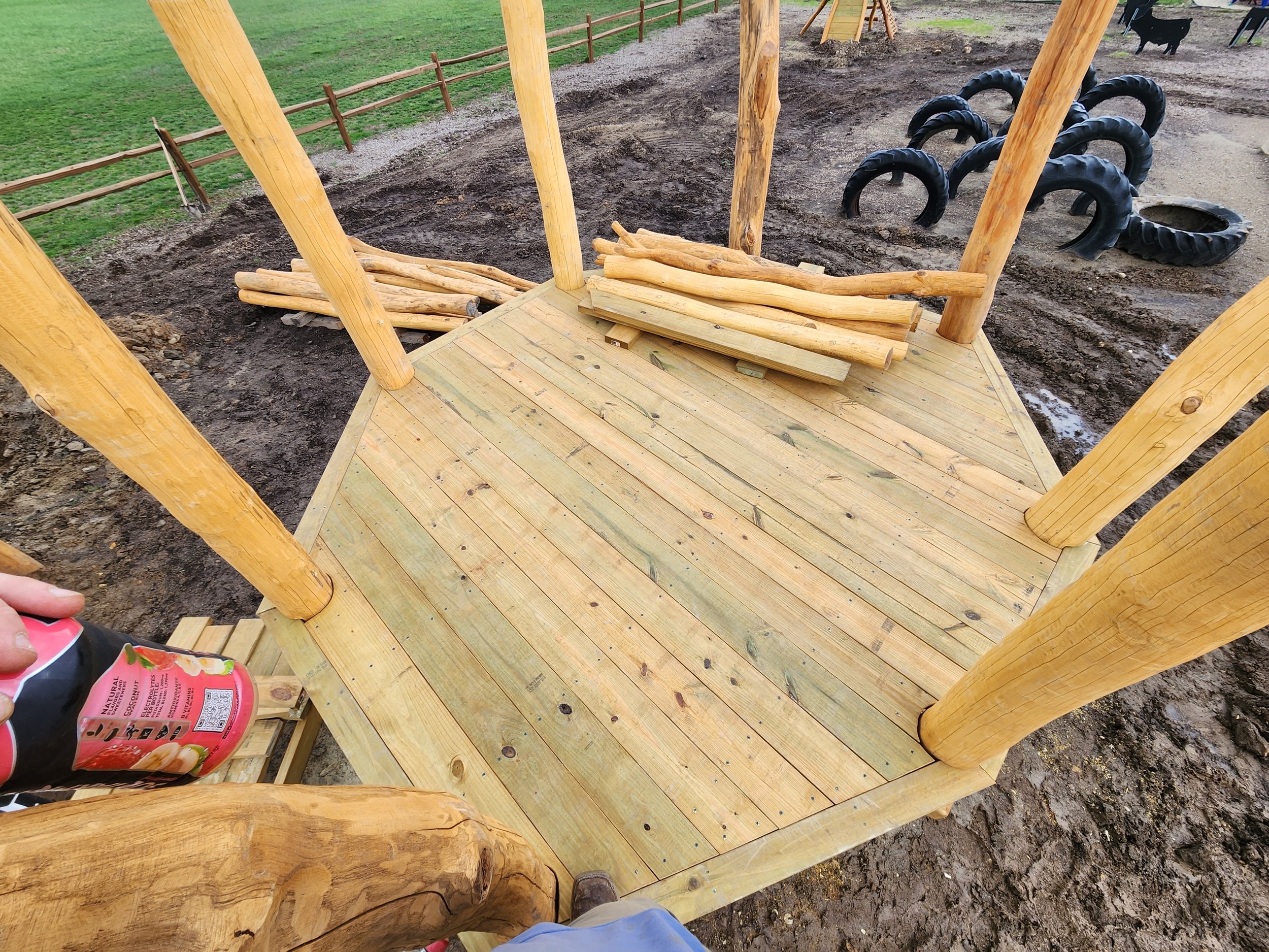 indianapolis-in-custom-black-locust-playground-treehouse-decking-005.jpeg
