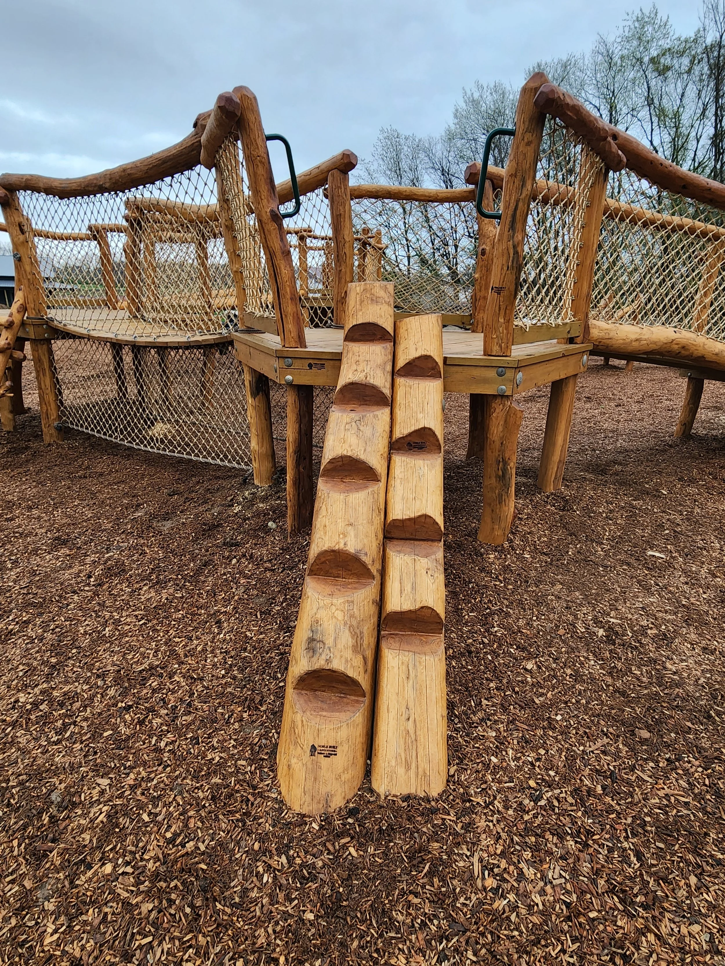 indianapolis-in-custom-black-locust-playground-treehouse-log-stairs-010.jpeg