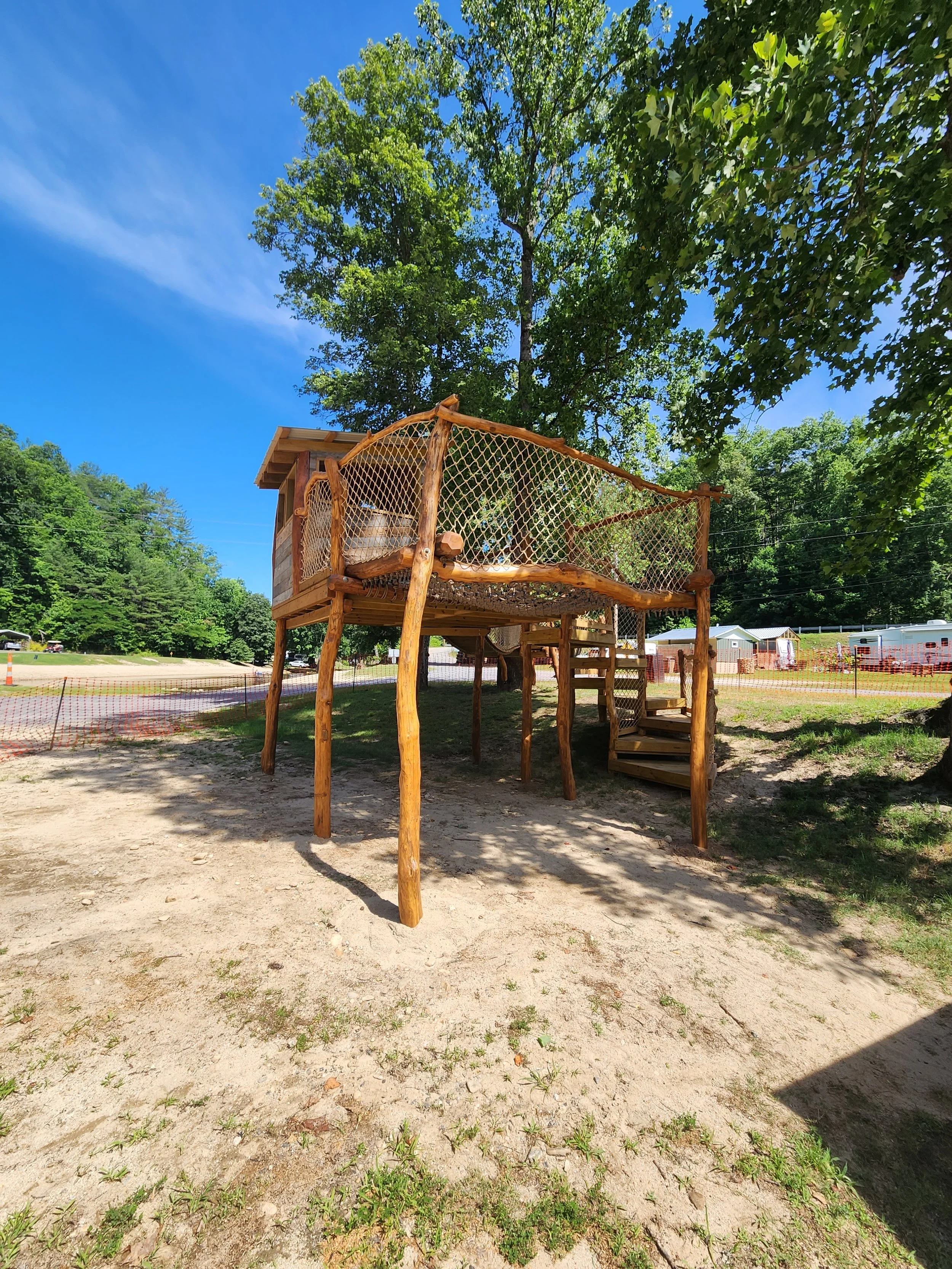 morganton-nc-horseshoe-bend-family-campground-custom-black-locust-playground-treehouse-skynet-000.jpg