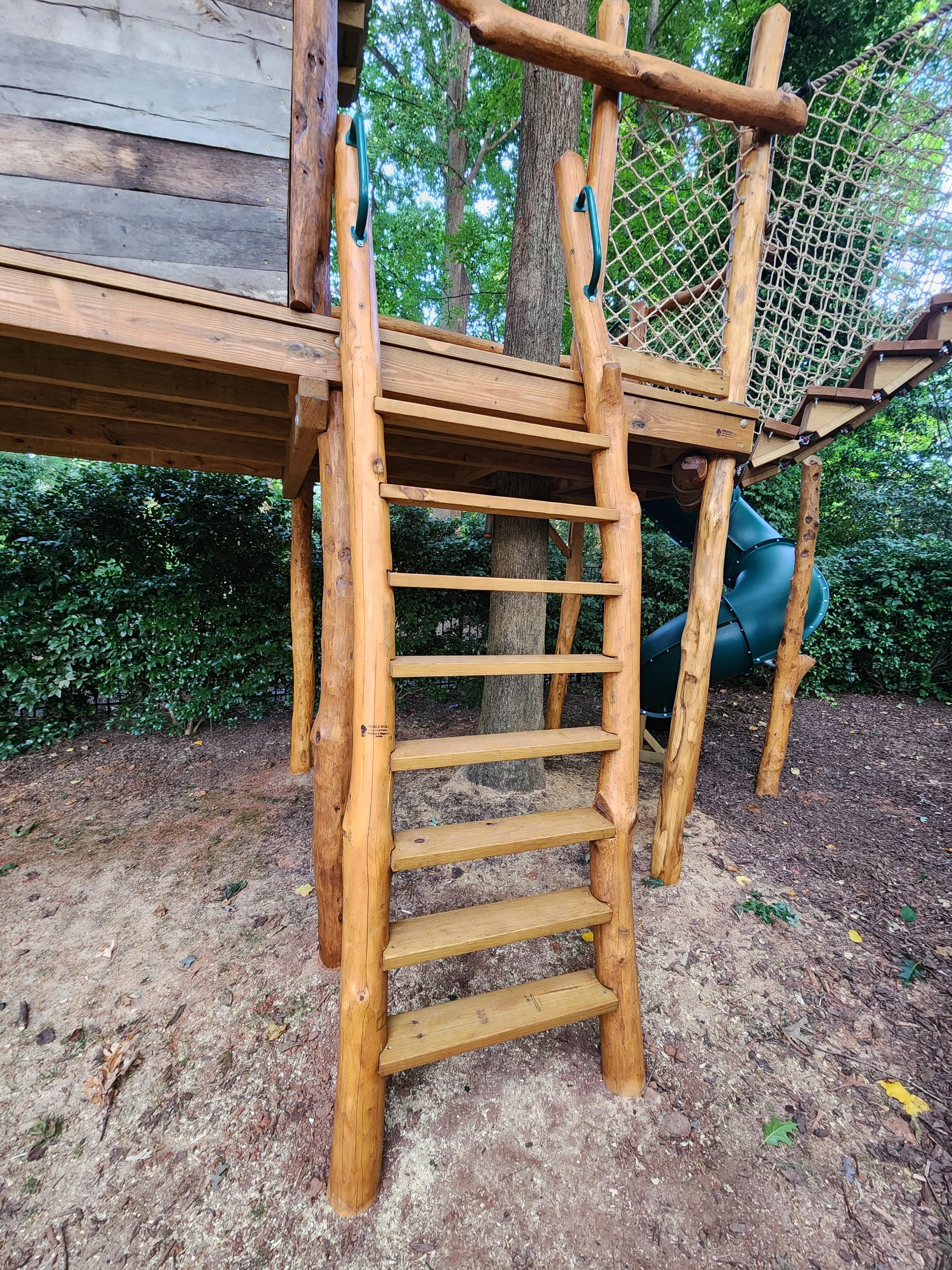 southpark-charlotte-nc-custom-black-locust-playground-treehouse-log-ladder-000.jpeg