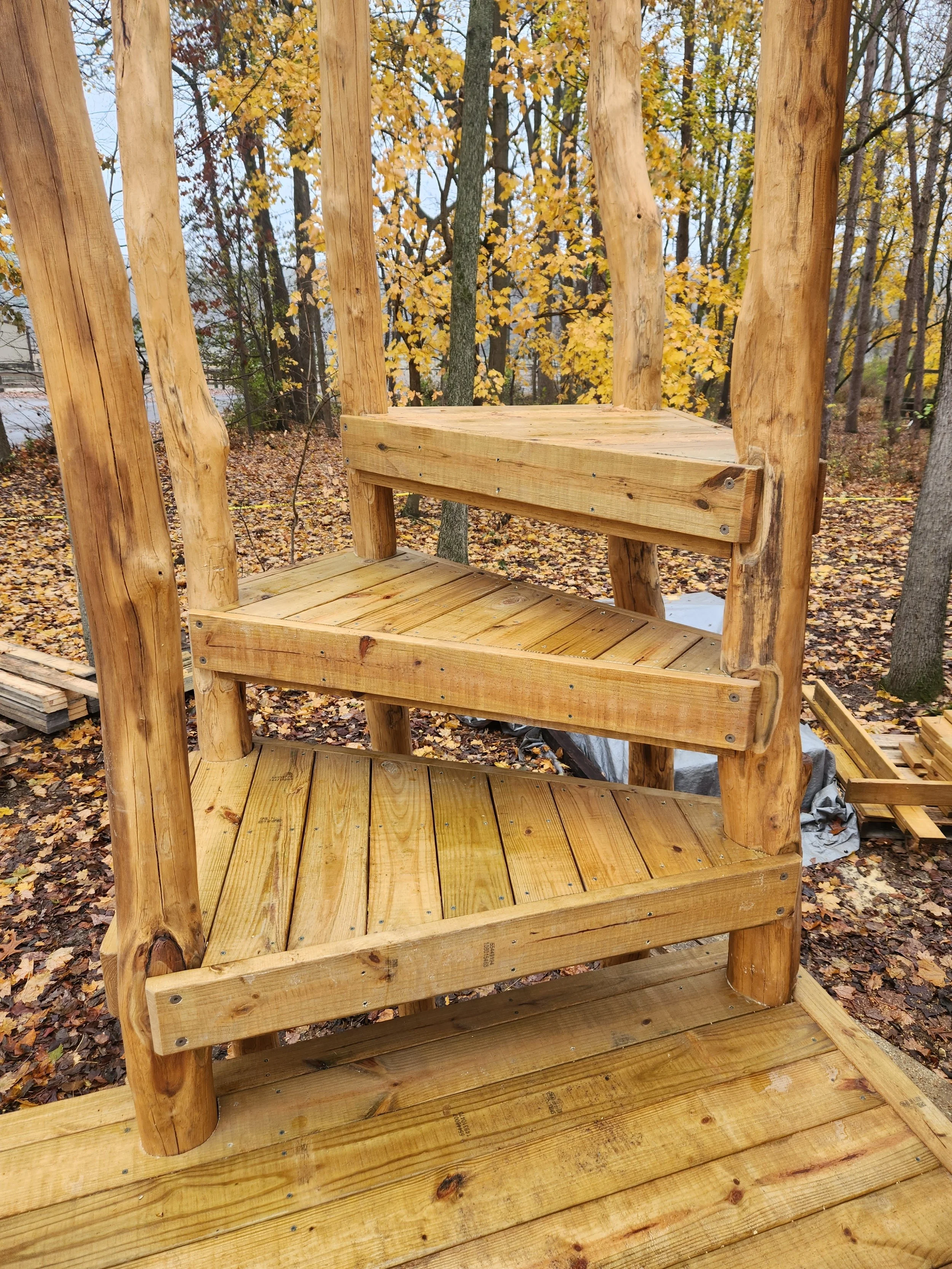 lafayette-in-custom-black-locust-playground-treehouse-landings-005.jpg