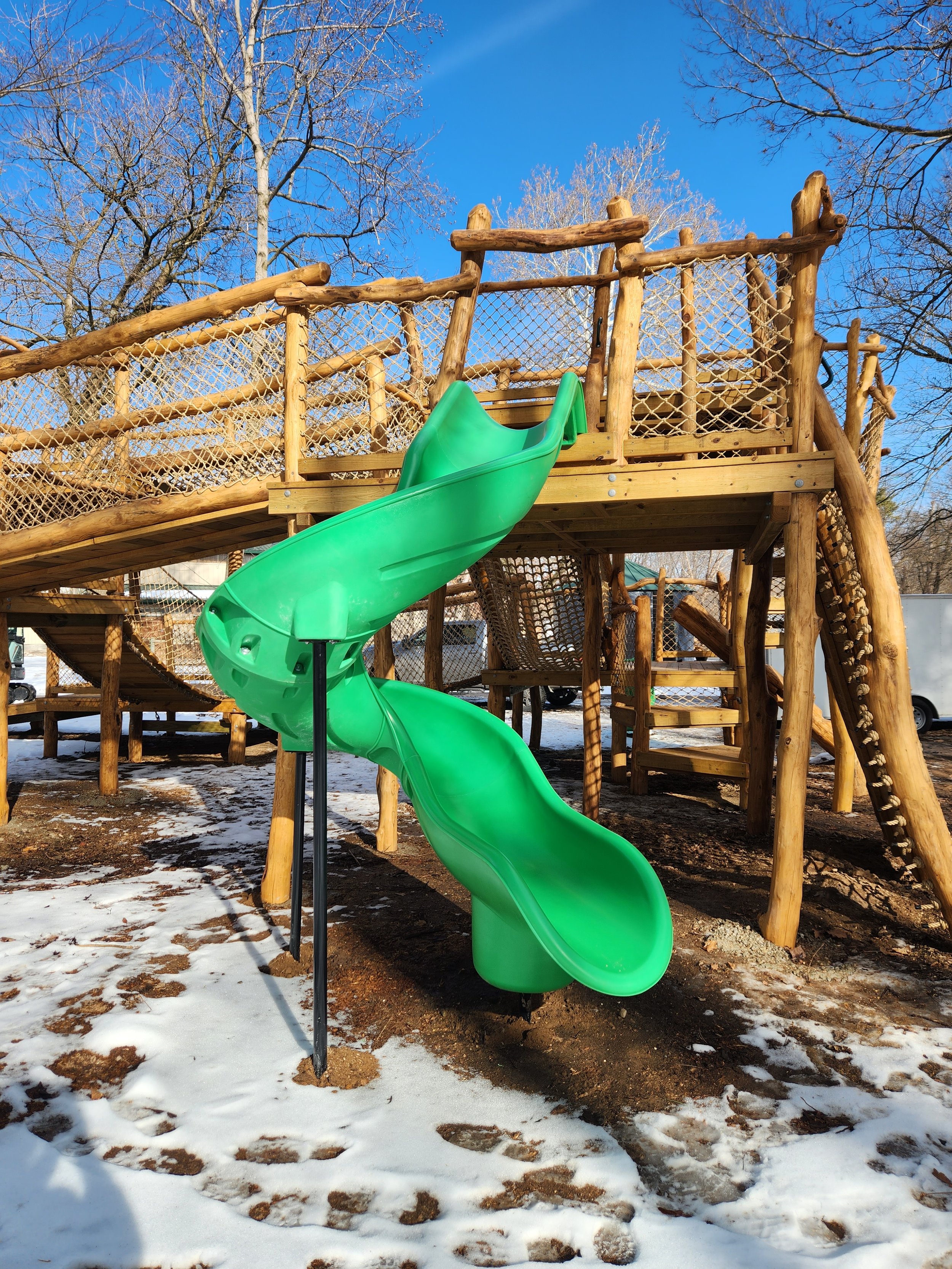 lafayette-in-custom-black-locust-playground-treehouse-spiral-slide-004.jpg