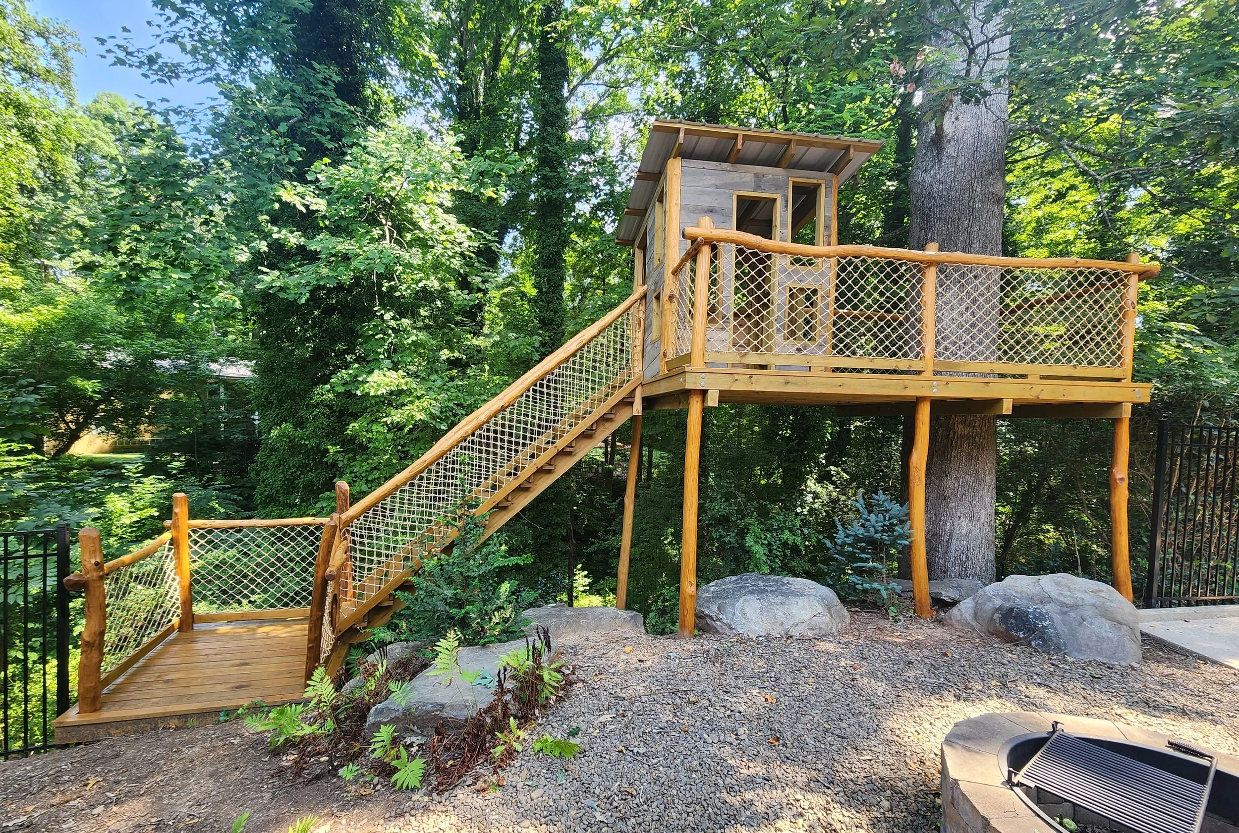 downtown-morganton-nc-custom-black-locust-playground-treehouse-overview-001.jpeg