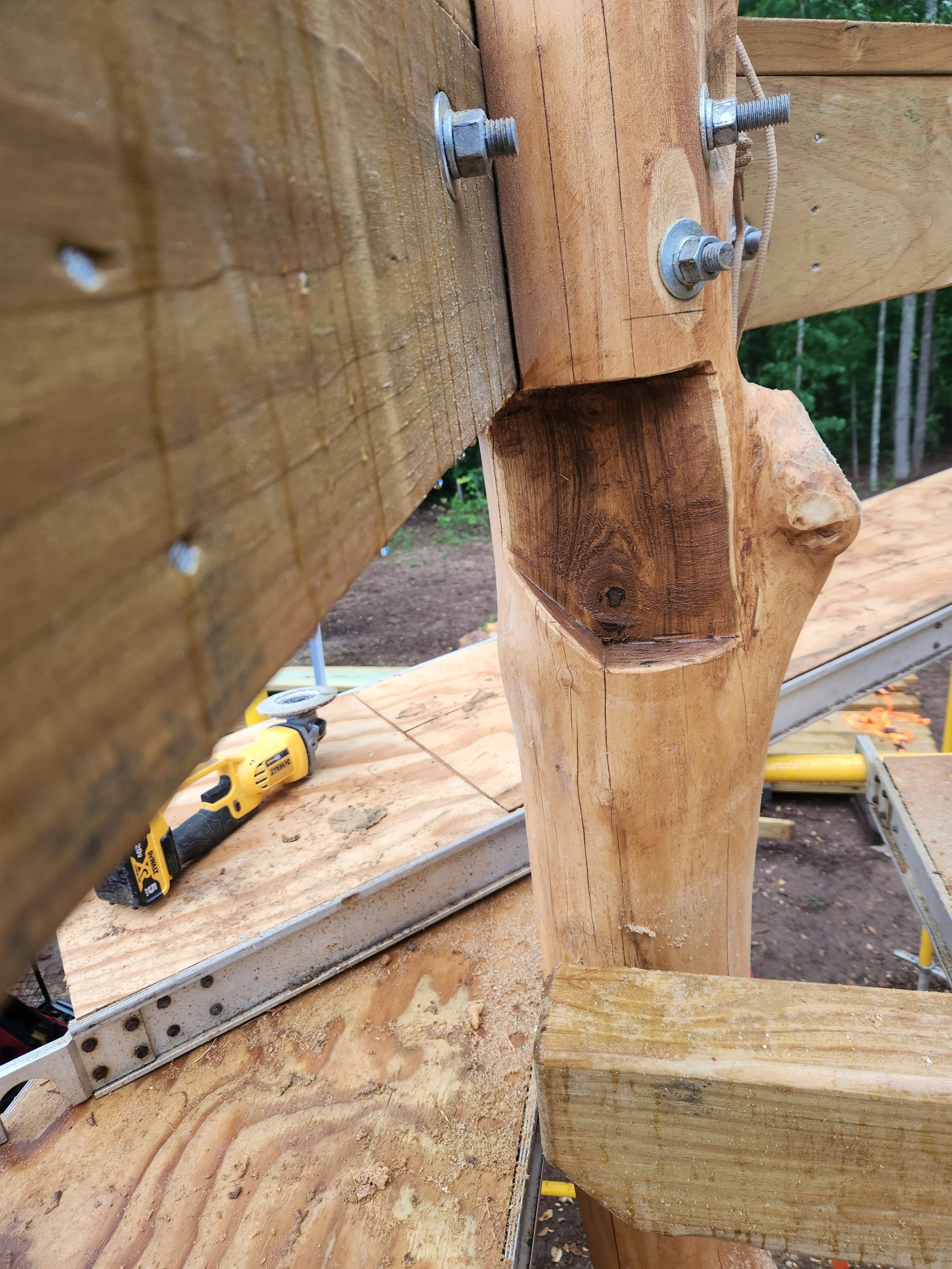 talking-rock-ga-custom-black-locust-playground-treehouse-beam-installation-005.jpeg