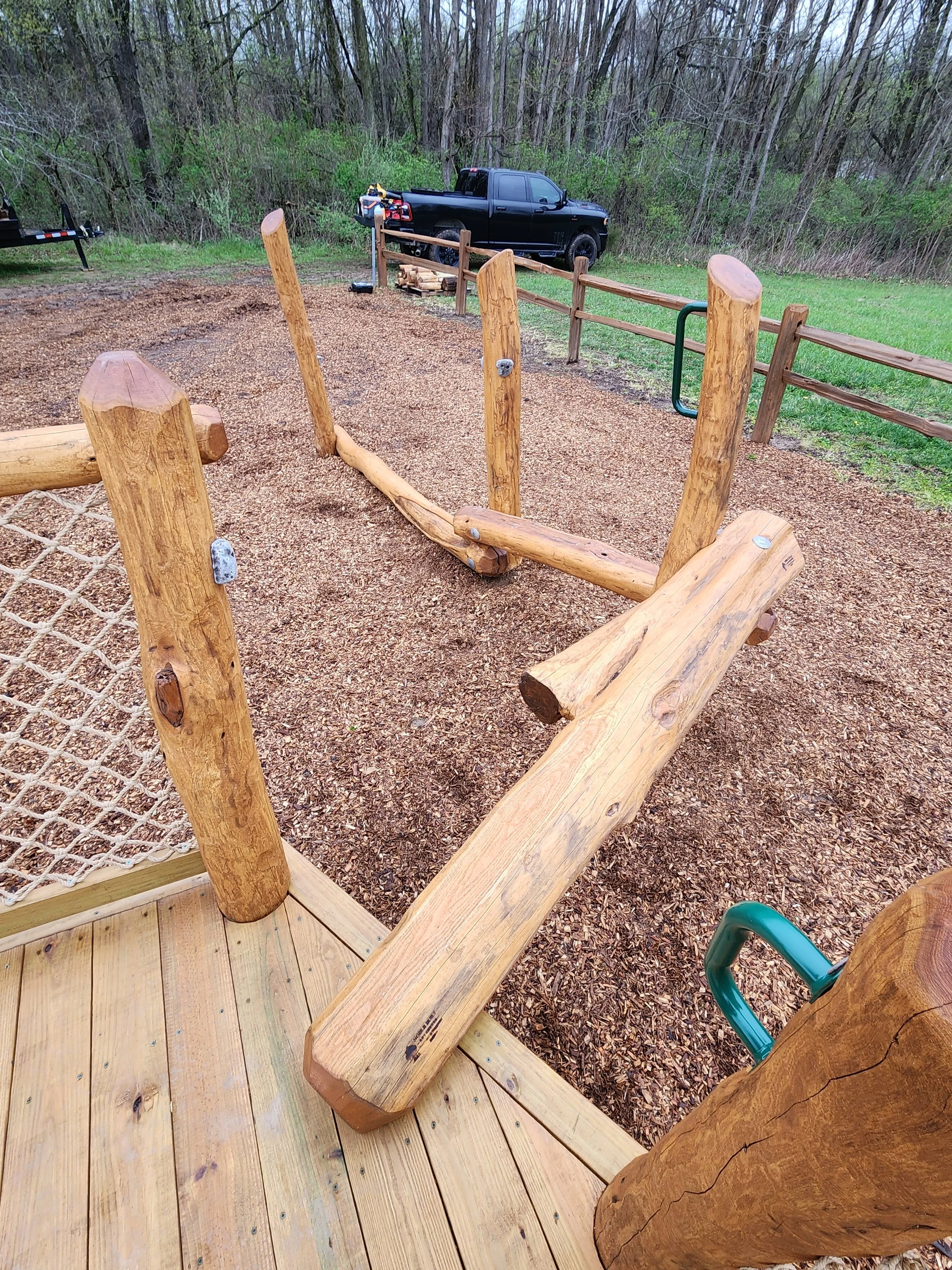 indianapolis-in-custom-black-locust-playground-treehouse-overview-034.jpeg