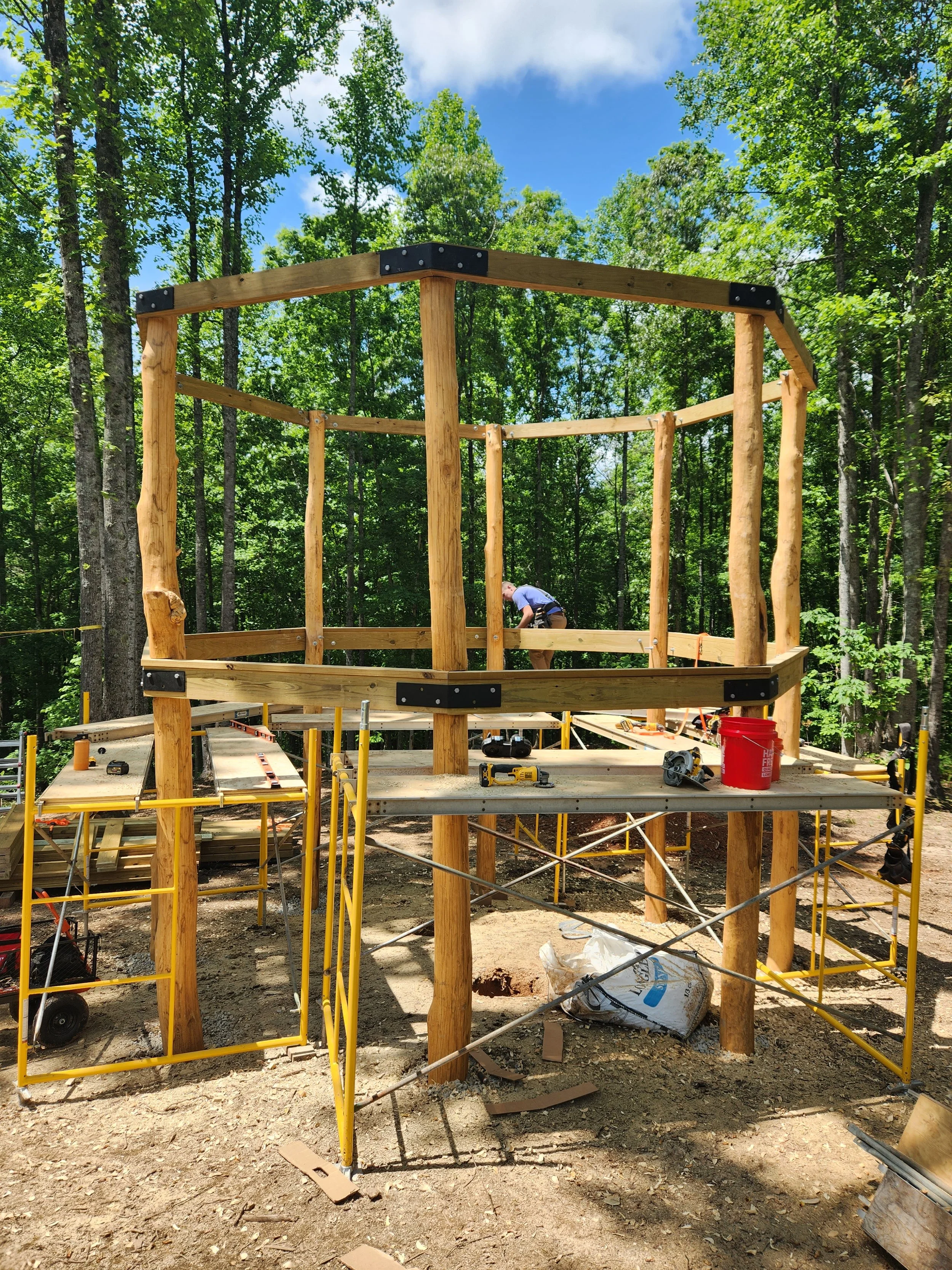 talking-rock-ga-custom-black-locust-playground-treehouse-deck-framing-005.jpeg