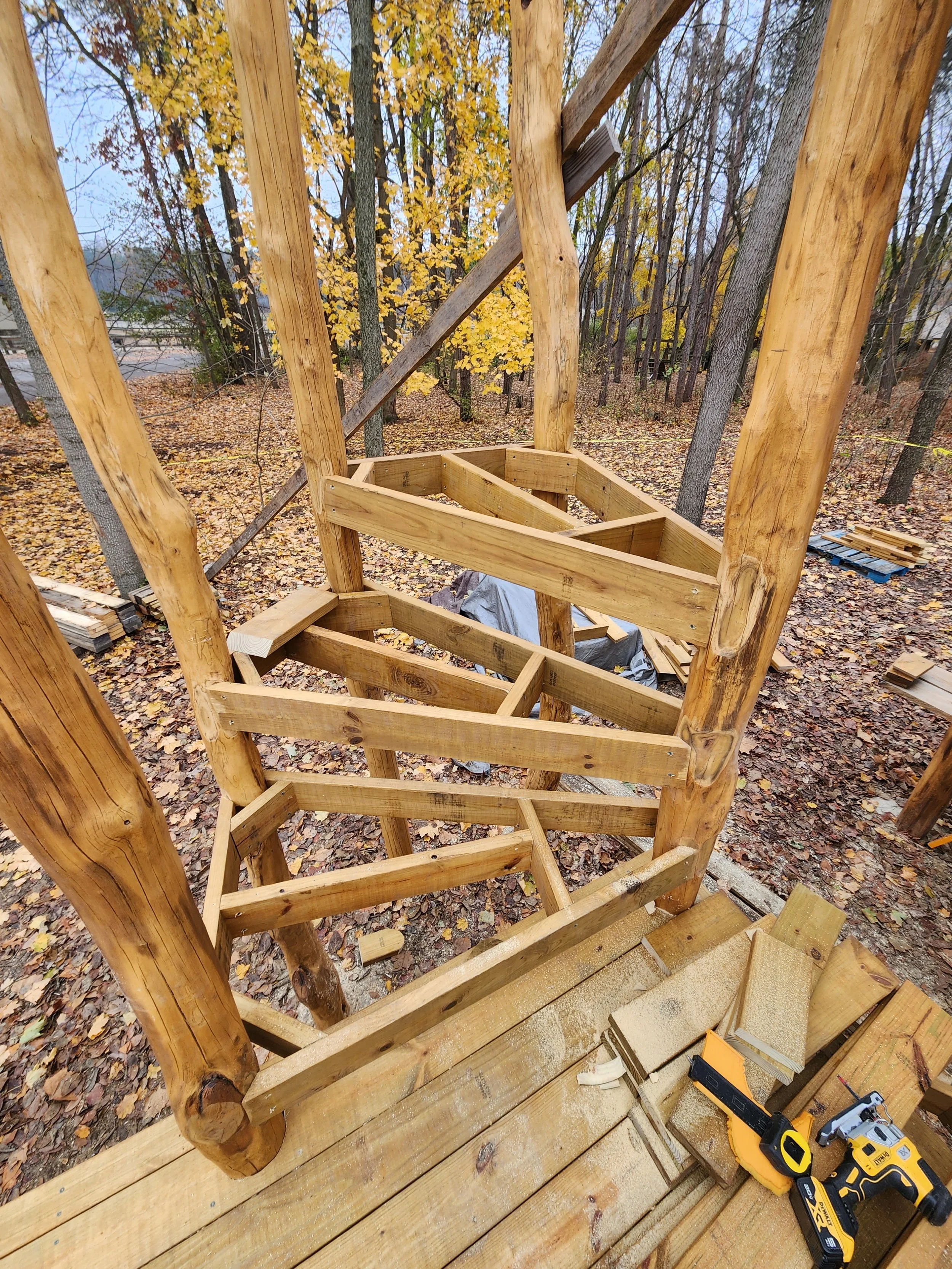lafayette-in-custom-black-locust-playground-treehouse-landings-001.jpg