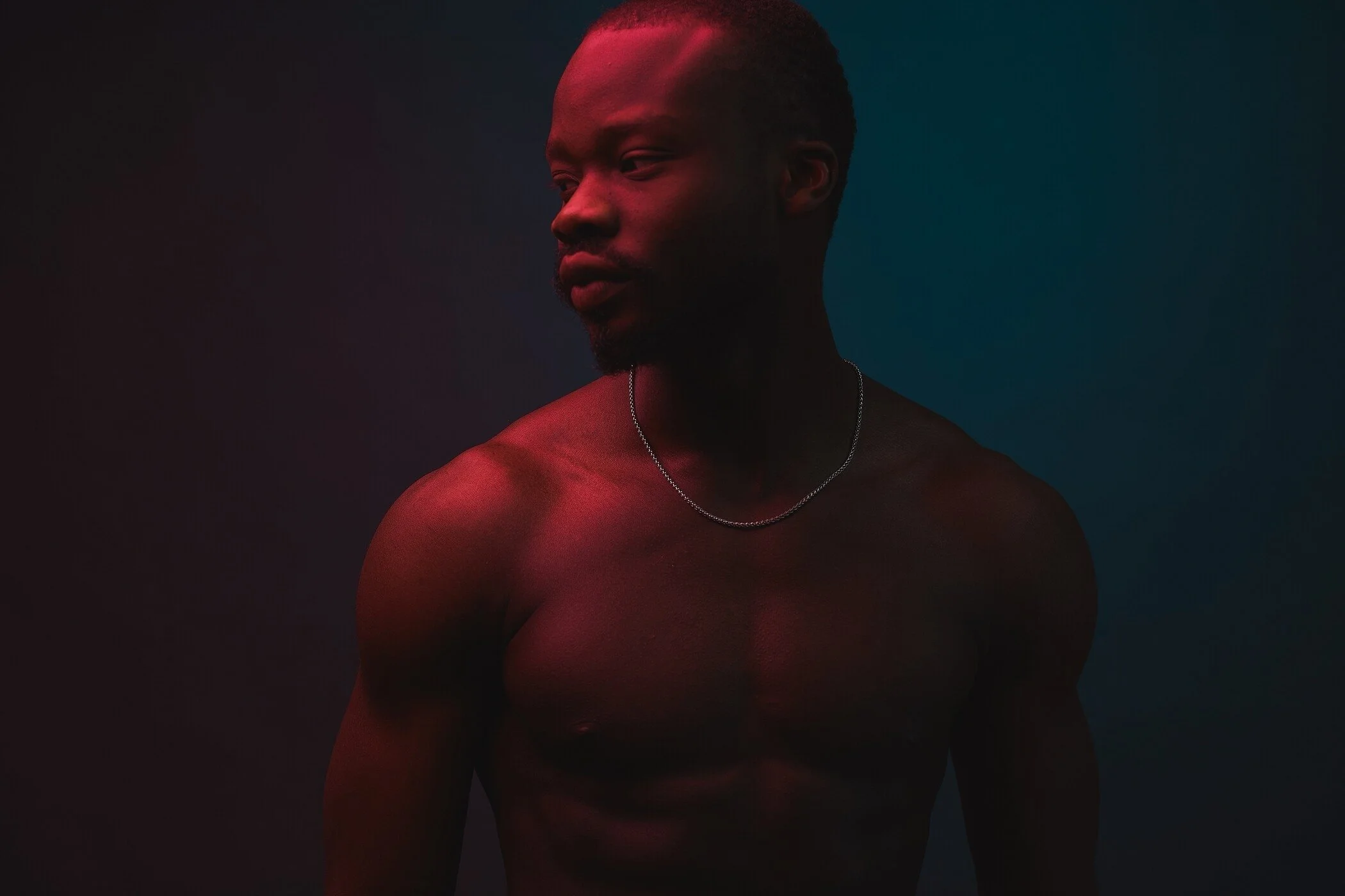 Man_with_necklace_in_dramatic_lighting.jpg