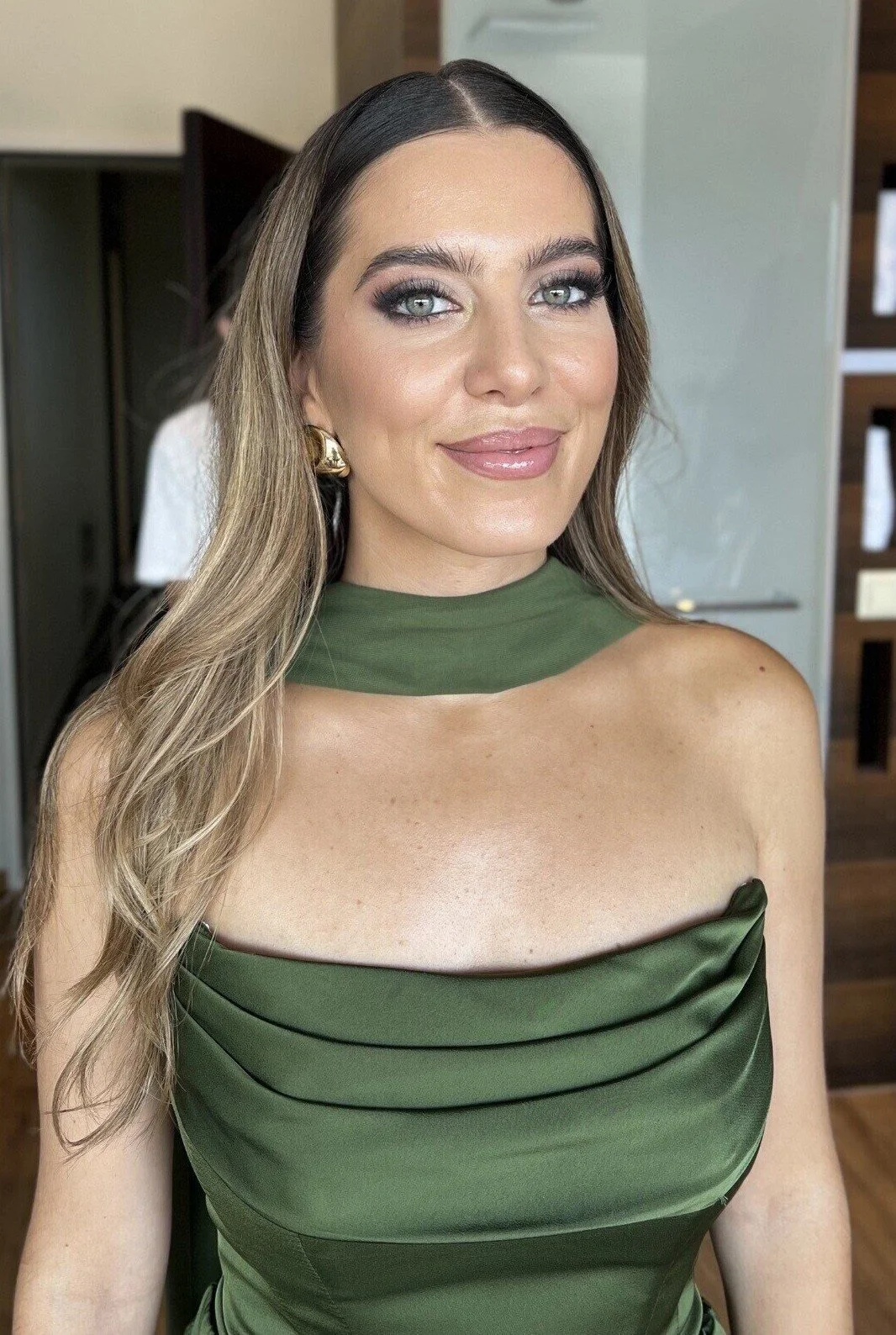 Woman_in_green_dress_with_long_hair_in_modern_interior.jpg