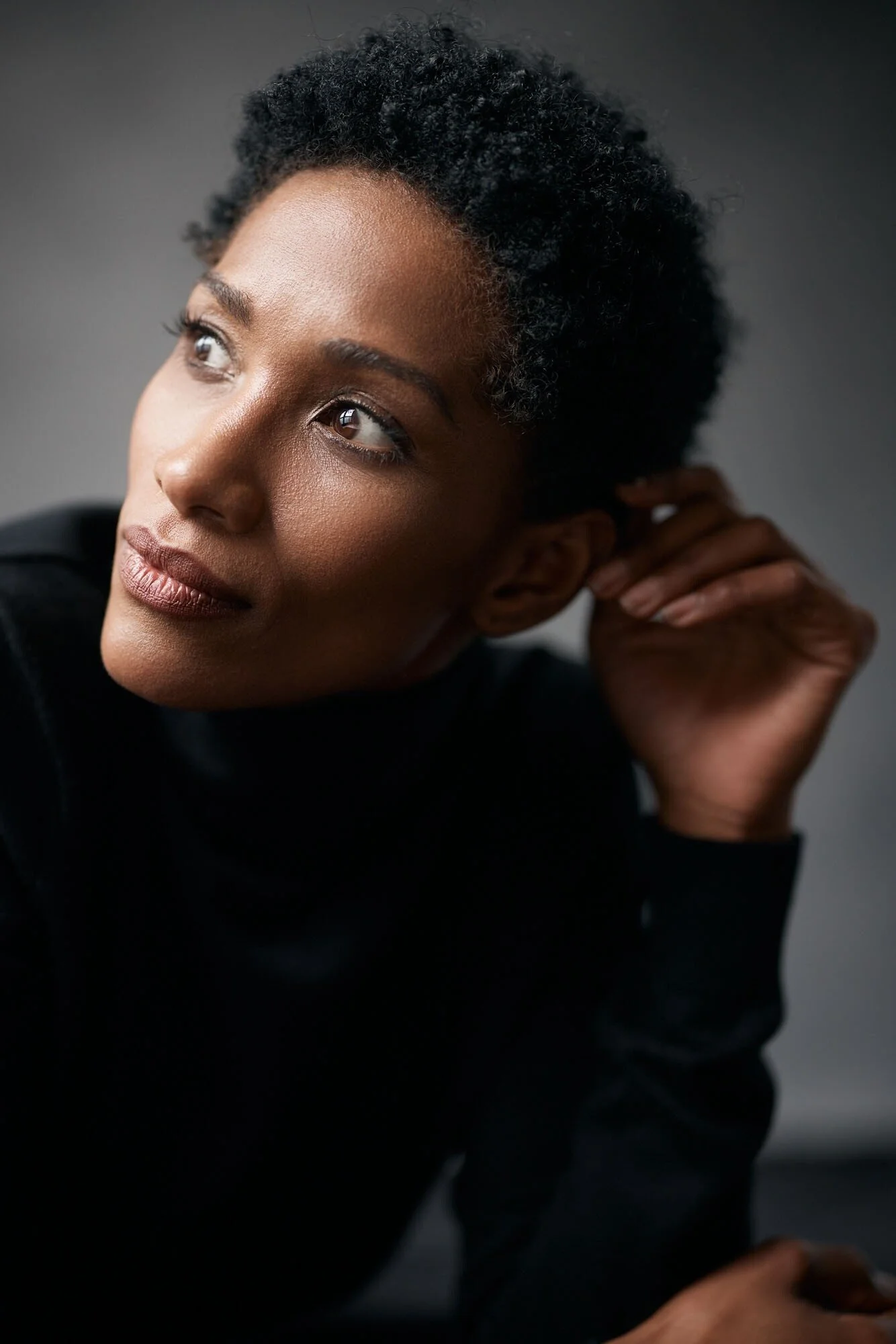 Close-up_of_woman_in_black_turtleneck_with_short_hair.jpg