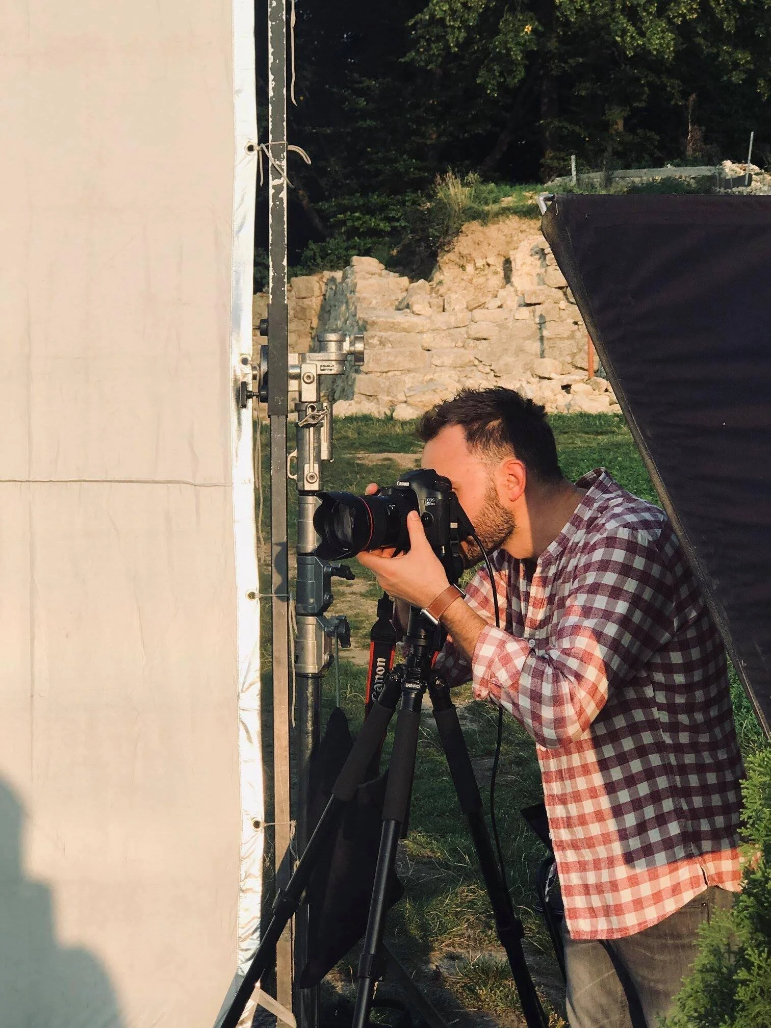 Photographer_with_Canon_camera_in_checkered_shirt_outdoors.jpeg