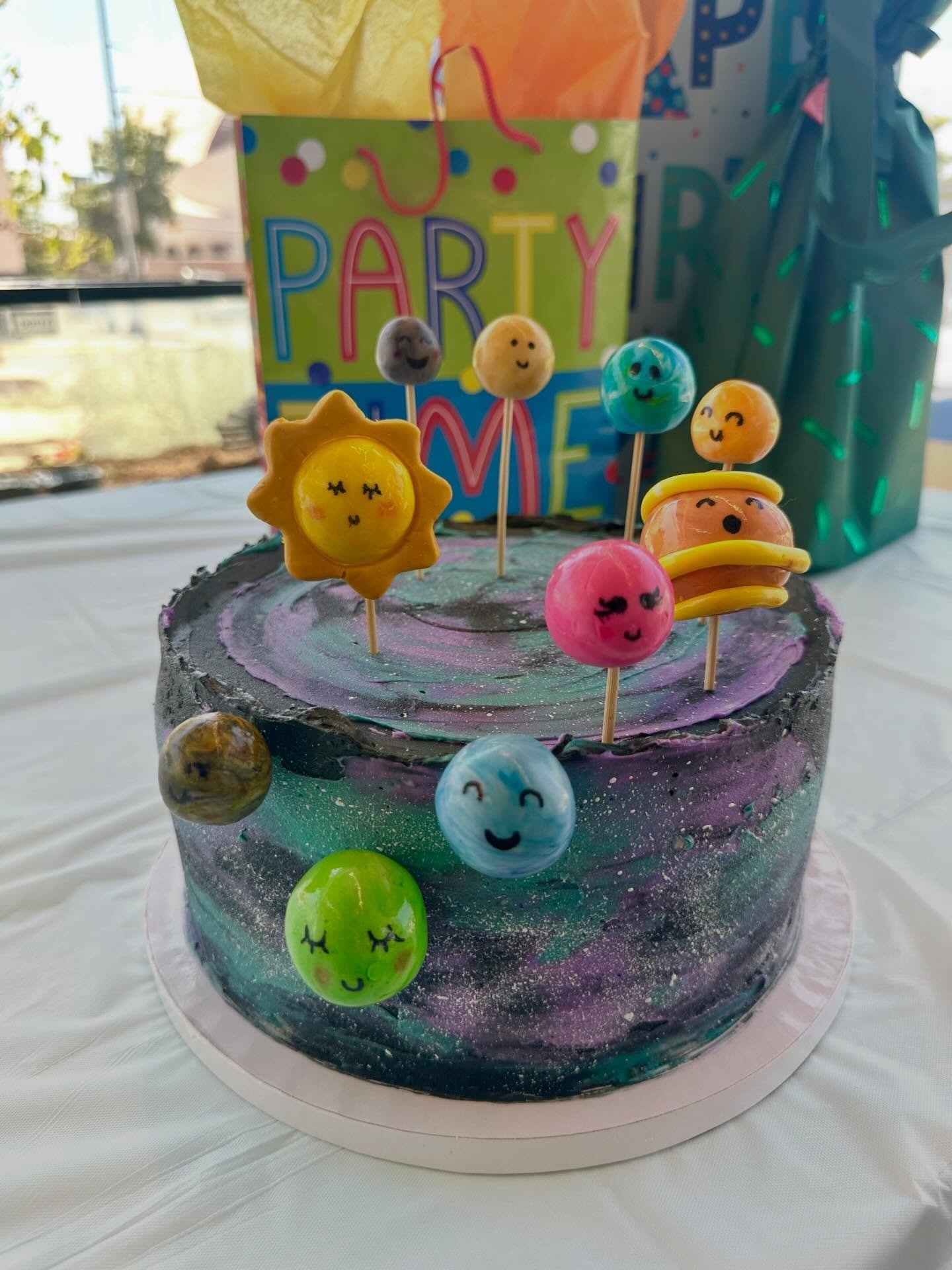 Cakes out of this world

#ElPasoBaker #ElPasoBakery #ElPasoEats #ElPasoSmallBusiness #ShopLocalElPaso