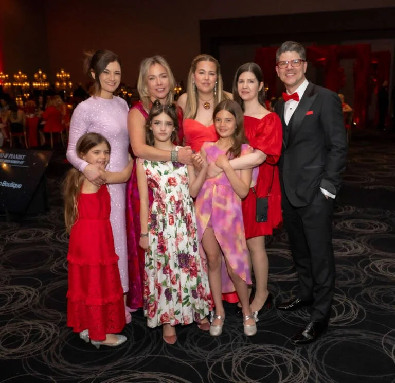 Danielle Binns, Heili Rocks, Jennifer Lipkowitz, Beverley Binns, Keith Binns, Mackenzie Binns, Sienna Binns, and Naomi Binns (Copy)