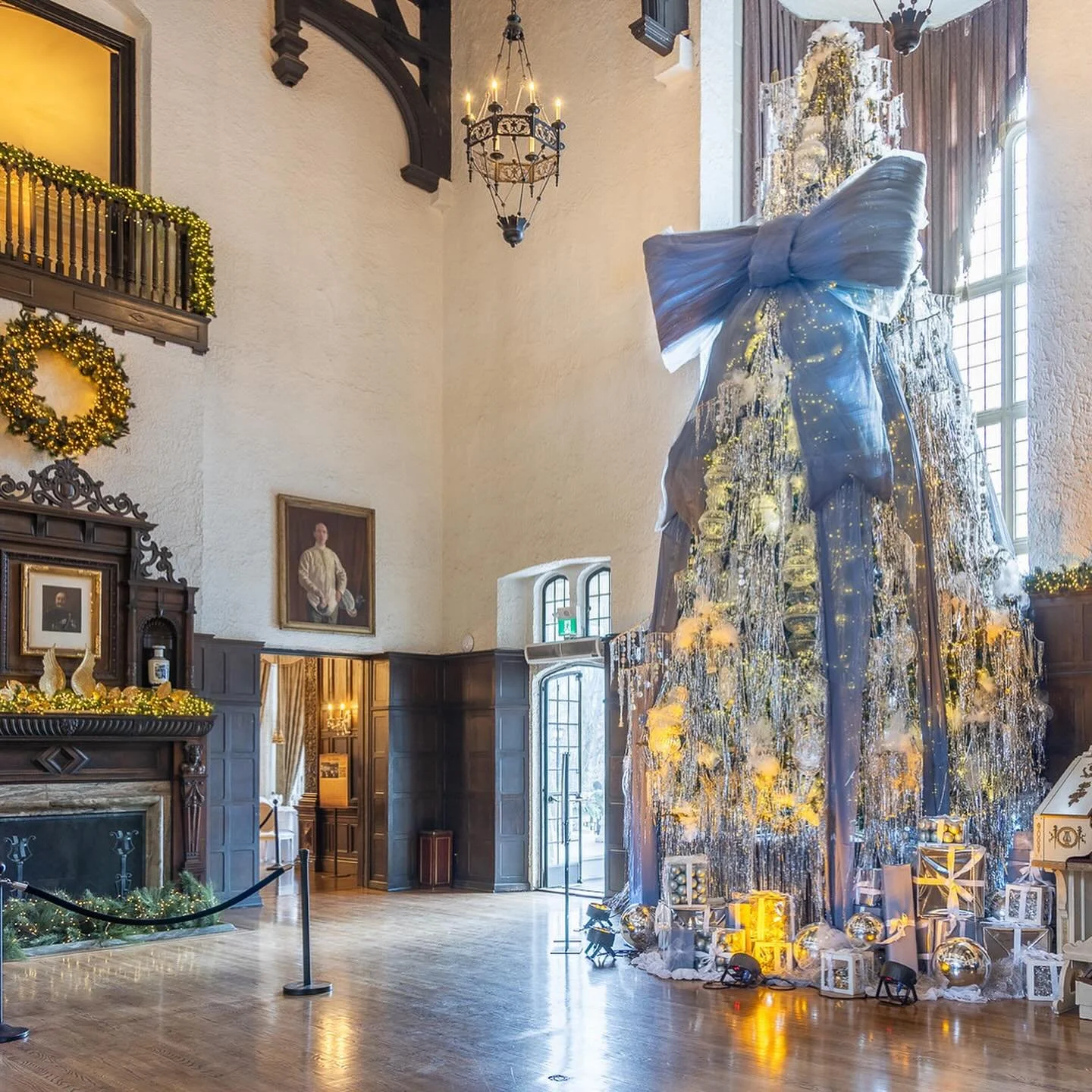 ✨Winter&rsquo;s Breath ✨

This holiday season, @livingluxemagazine and @amberwalkerevents have come together to bring a new level of luxurious magic to Casa Loma. 

Our collaborative tree, Winter&rsquo;s Breath, shimmers with silver accents, frosted 