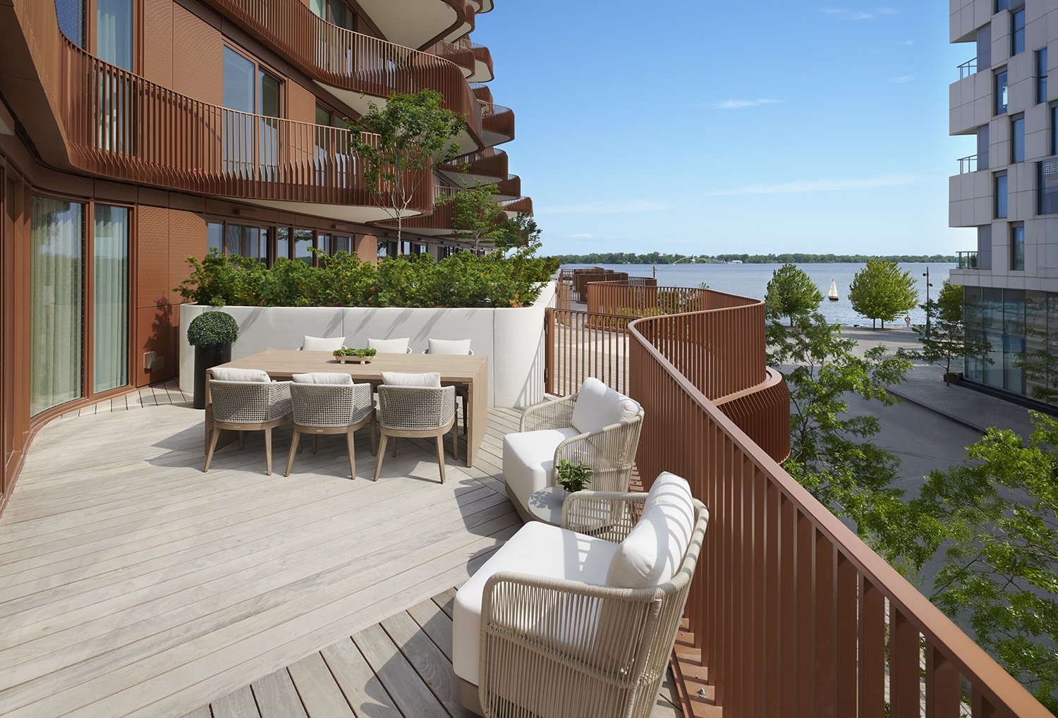 Luxury By the Lake