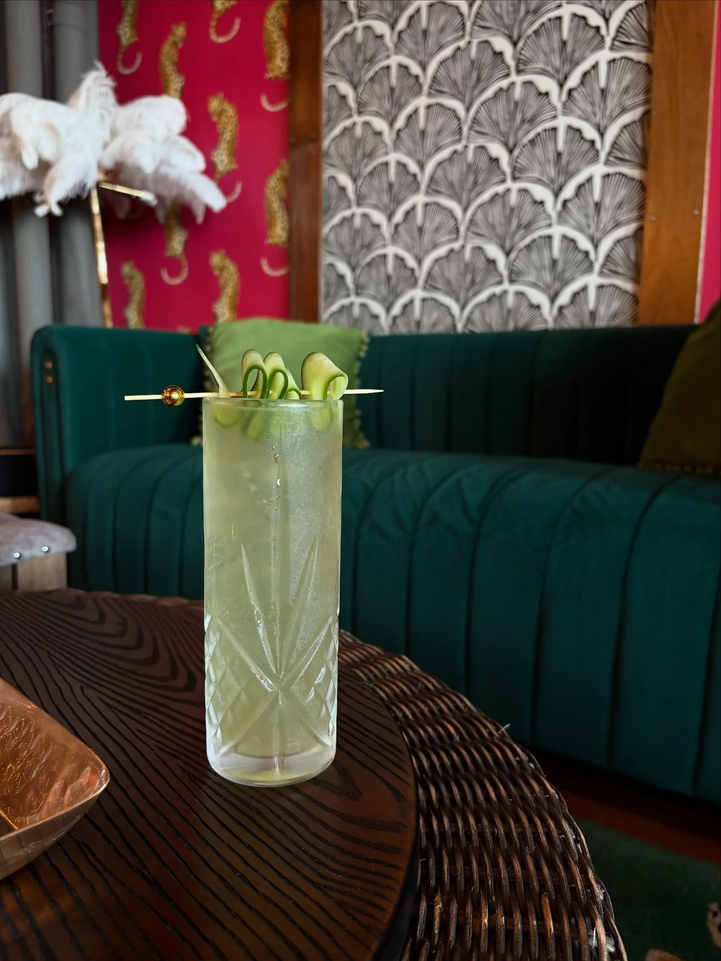 Meet the Lekker Litchi Splash, our bright and refreshing summer serve. A crisp gin base layered with litchi, cucumber, and a subtle tomato twist that gives the whole drink a clean, coastal lift. Light, cooling, and effortless, it is the kind of cockt