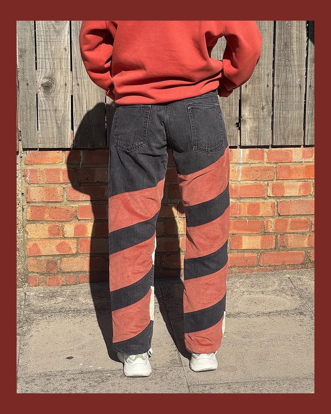 ⚡️CUSTOM CORD JEANS⚡️

One-of-a-kind straight leg GAP denim (secondhand), reworked with white &amp; brown corduroy panels.

📏 Size: 34&rdquo; waist x 30&rdquo; leg 
💸 Price: &pound;80

#customjeans #corduroystyle #upcycledfashion #sustainablestyle 