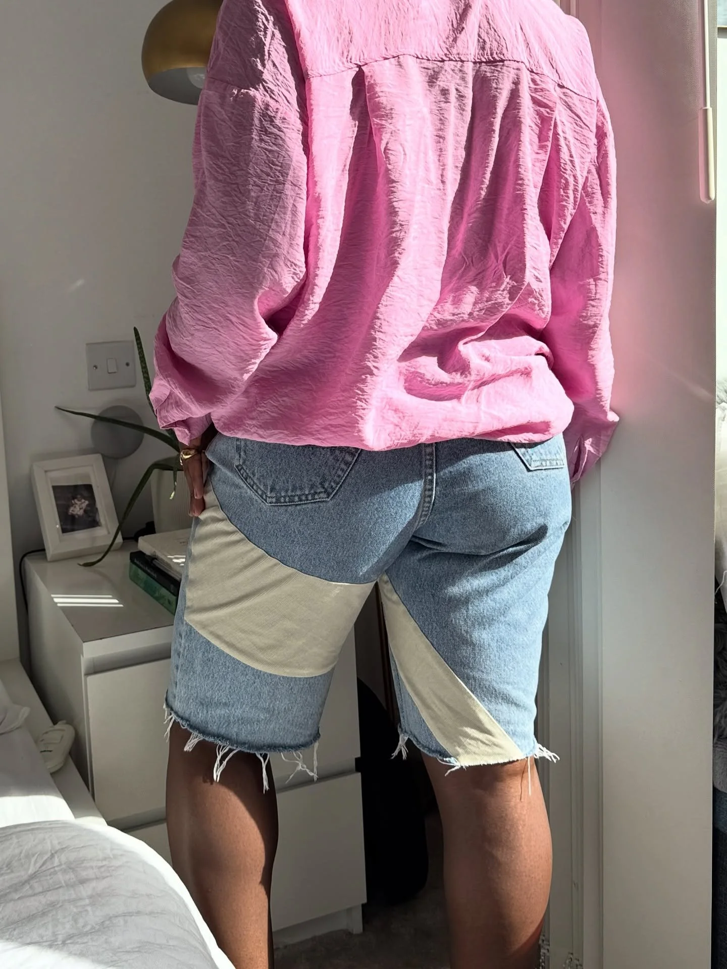 Shorts repair for @thriftqueenlola 🤍

I had so much fun doing this repair and I was so happy that Rosette loved it too:)

More repairs/customisations like this pending!

#clothingrepair #garmentrepair #clothingcustomization #shortsrepair #corduroy #