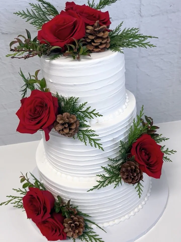 A love story with a festive twist 🤍🌹This winter wedding cake features timeless white textures, deep red roses, natural greenery, and a couple riding into forever. Classic, romantic, and perfectly cozy for the holiday season &mdash; because love is 